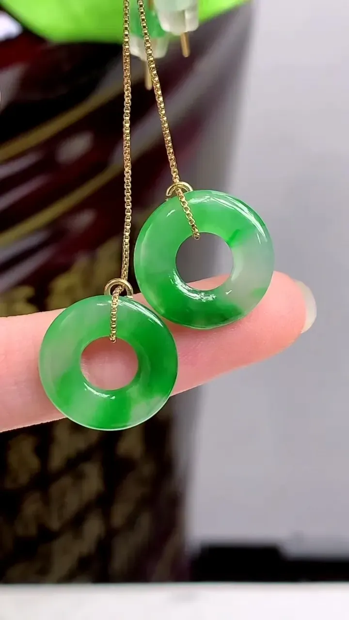 【限时特惠】老坑全胶感18k金冰种满绿平安环耳坠，尺寸:14.5-2.2mm，2023年9月30日
工厂直销收藏佳品,种好水足，色泽均匀，有种有色，上手高大气！重量:2.58g