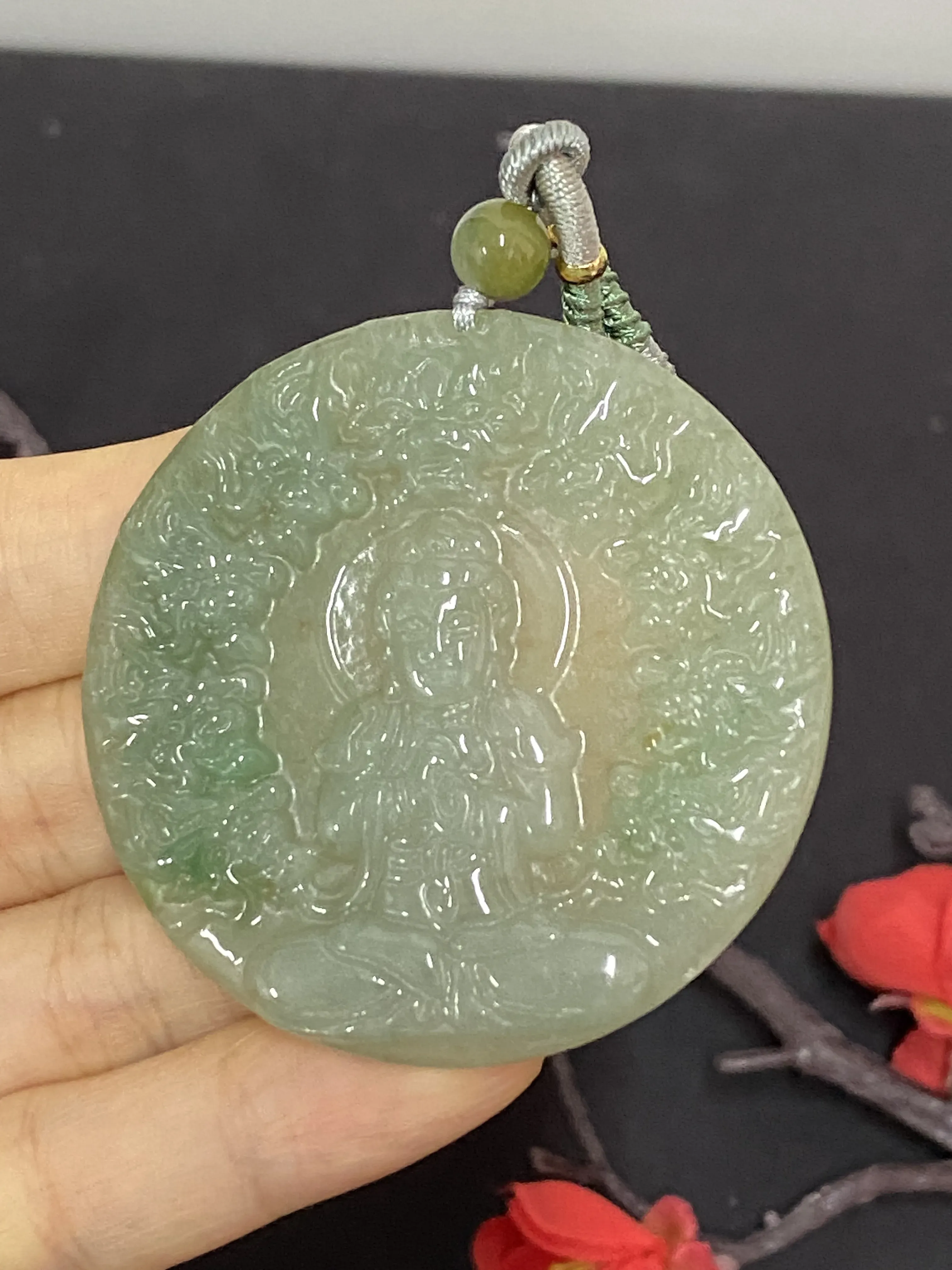翡翠浅色油青九龙护主挂件