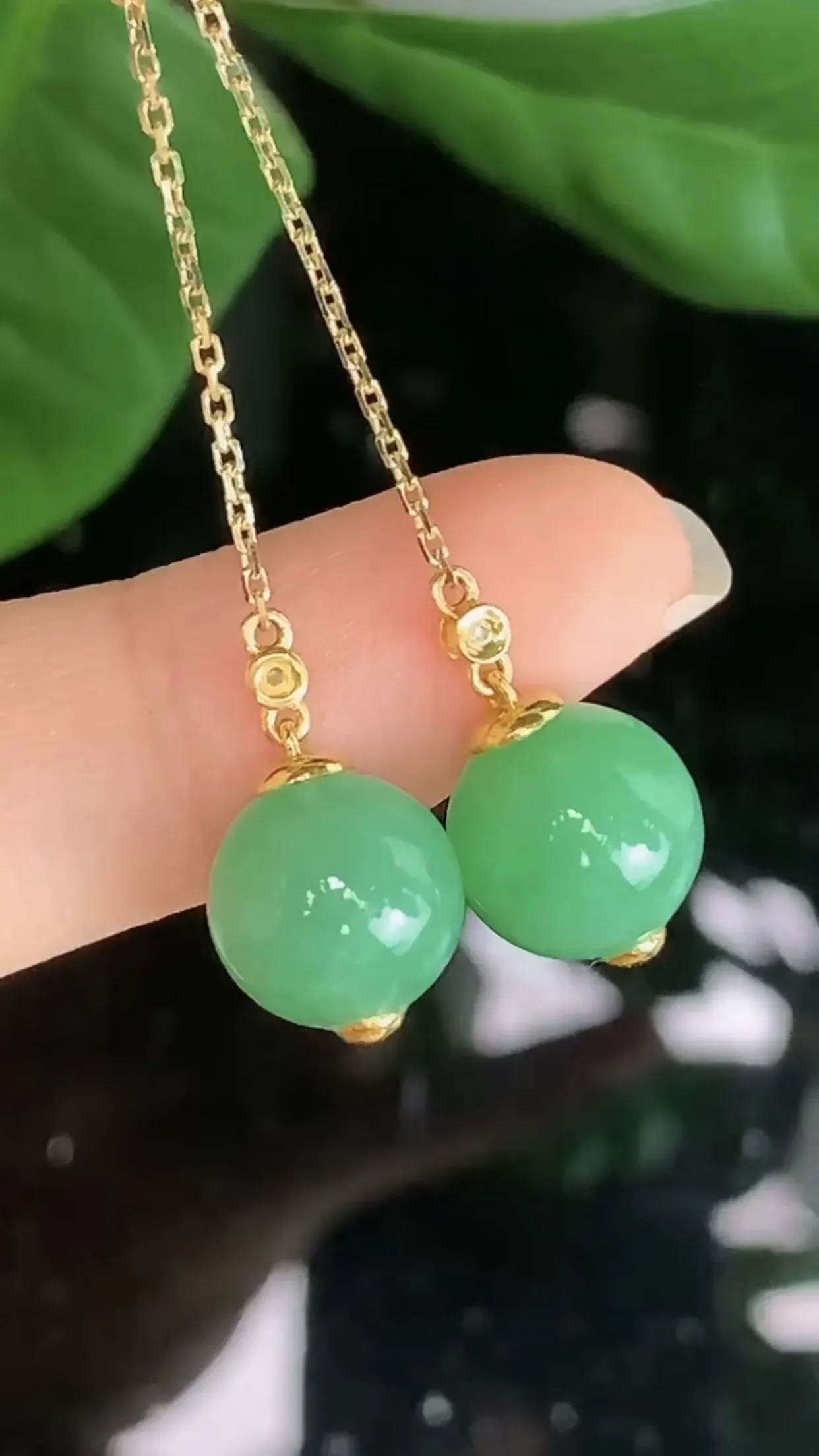 天然A货翡翠18k金冰糯种飘绿胶感圆珠耳坠 裸石取一10mm