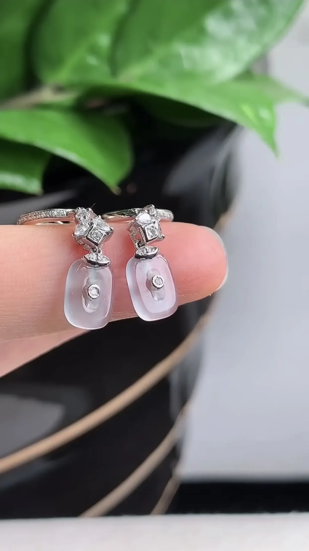 天然A货翡翠老坑玻璃种18K金伴钻镶嵌平安环耳坠 尺寸9×6.4mm