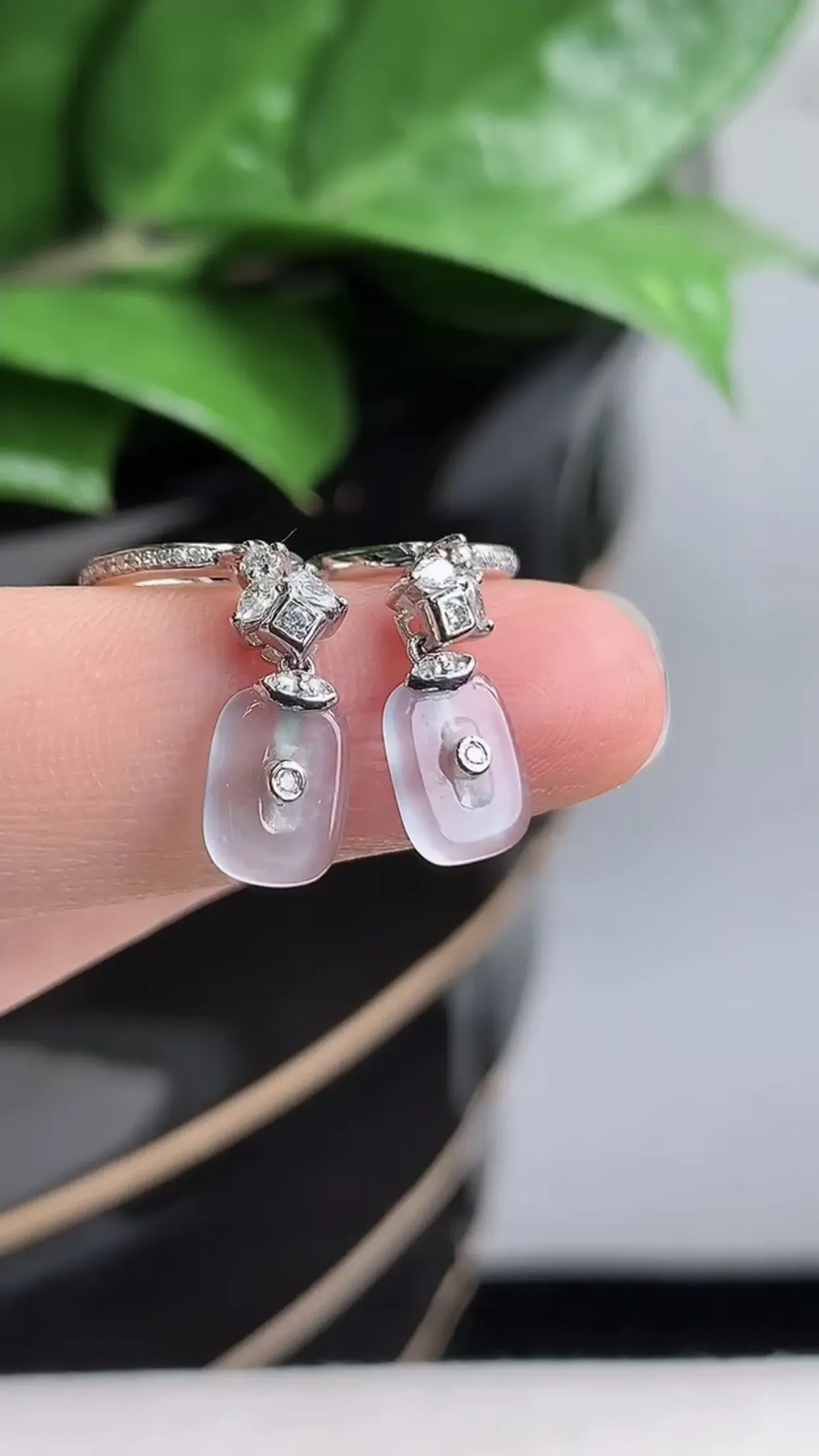 天然A货翡翠老坑玻璃种18K金伴钻镶嵌平安环耳坠 尺寸9×6.4mm