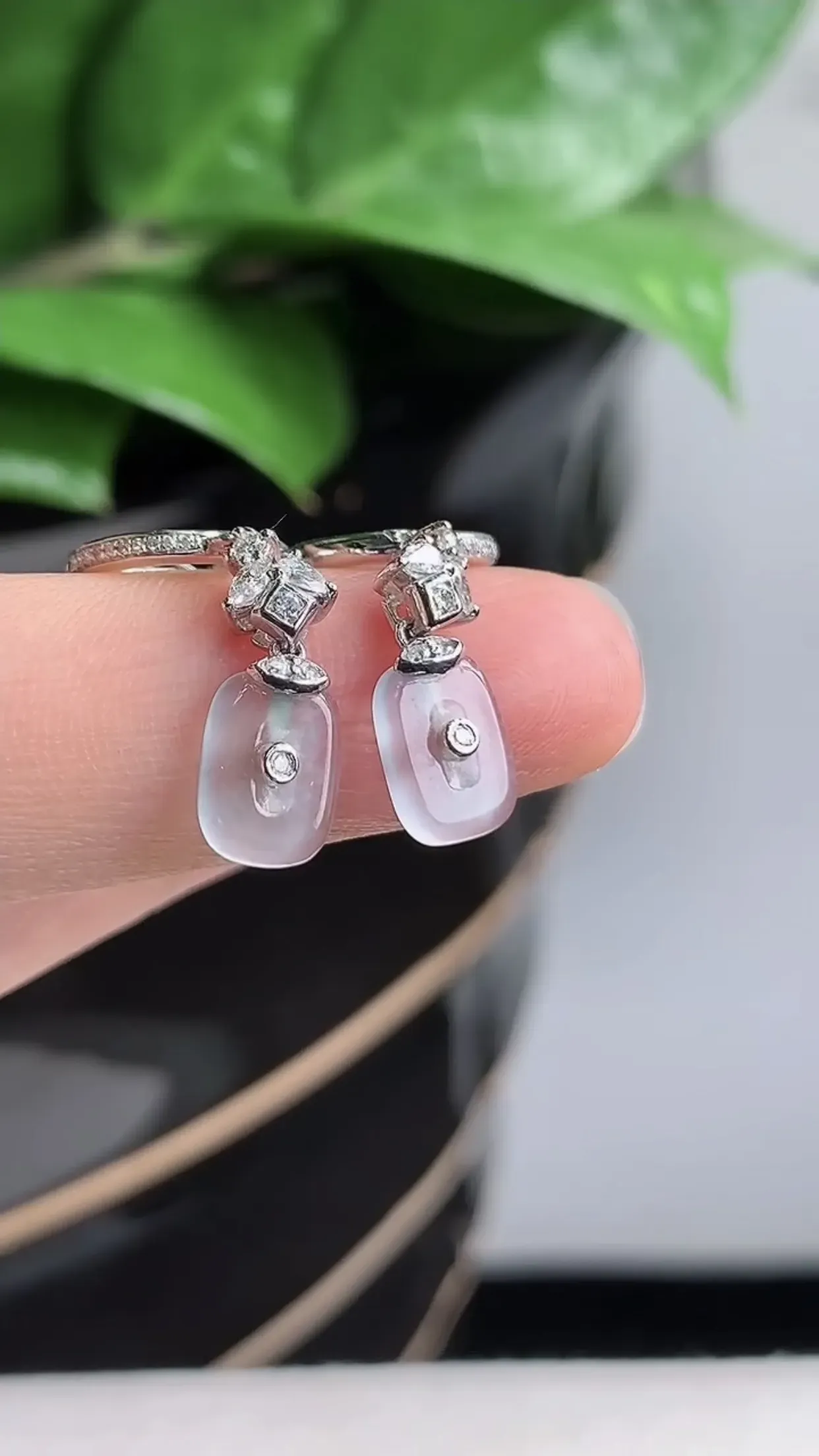 天然A货翡翠老坑玻璃种18K金伴钻镶嵌平安环耳坠 尺寸9×6.4mm