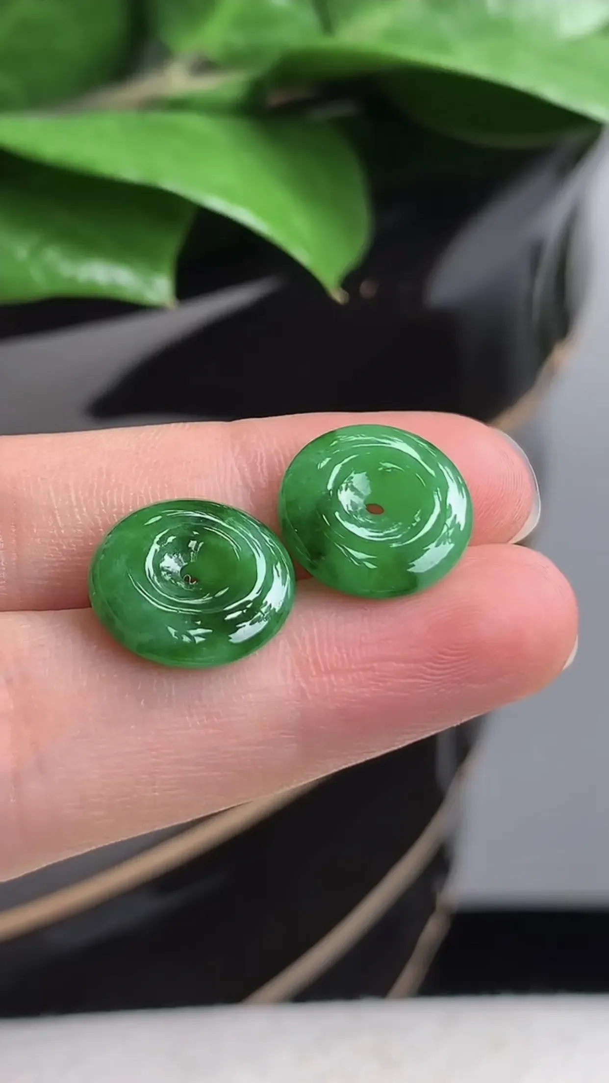 天然A货翡翠老坑冰润飘绿平安扣一对 尺寸13.3×3.2mm