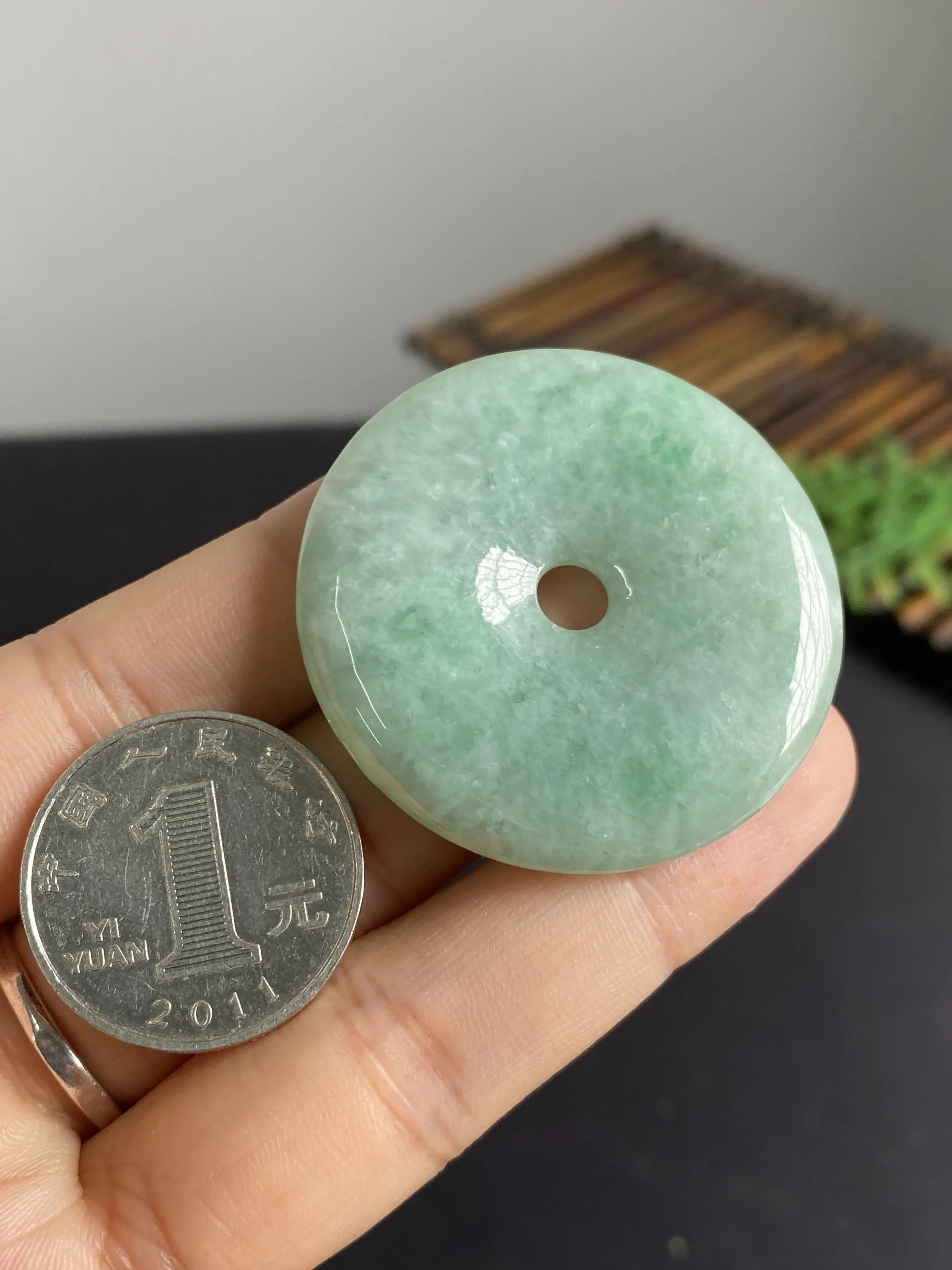 翡翠平安扣吊坠