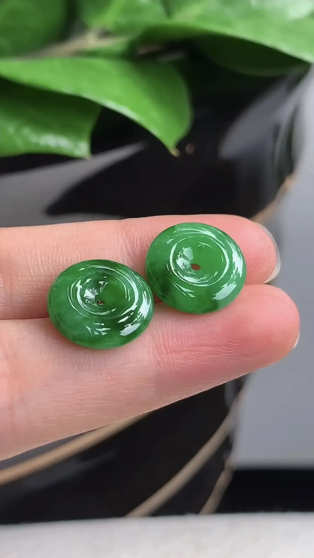 天然A货翡翠老坑冰润飘绿平安扣一对 尺寸13.3×3.2mm