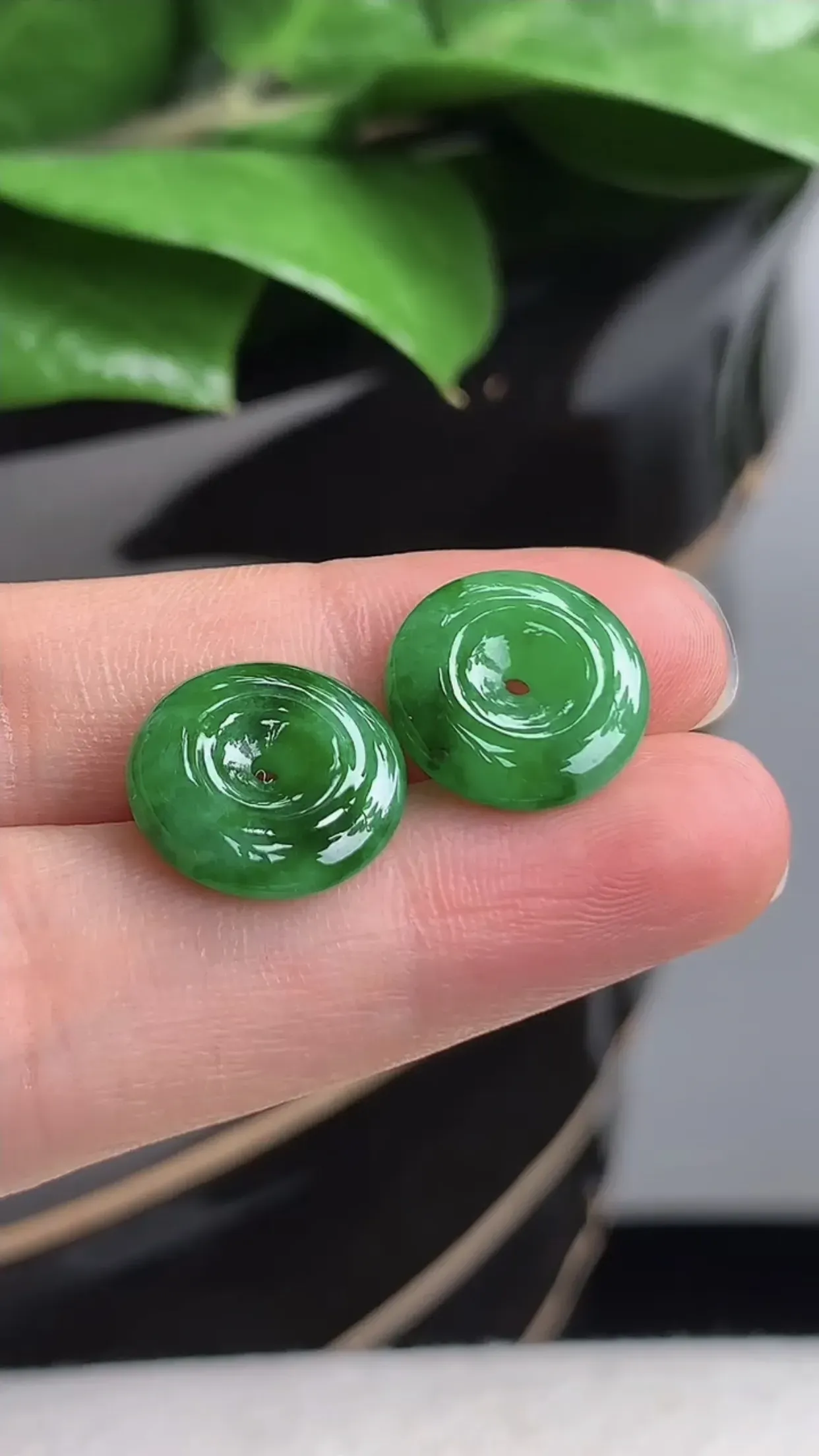 天然A货翡翠老坑冰润飘绿平安扣一对 尺寸13.3×3.2mm
