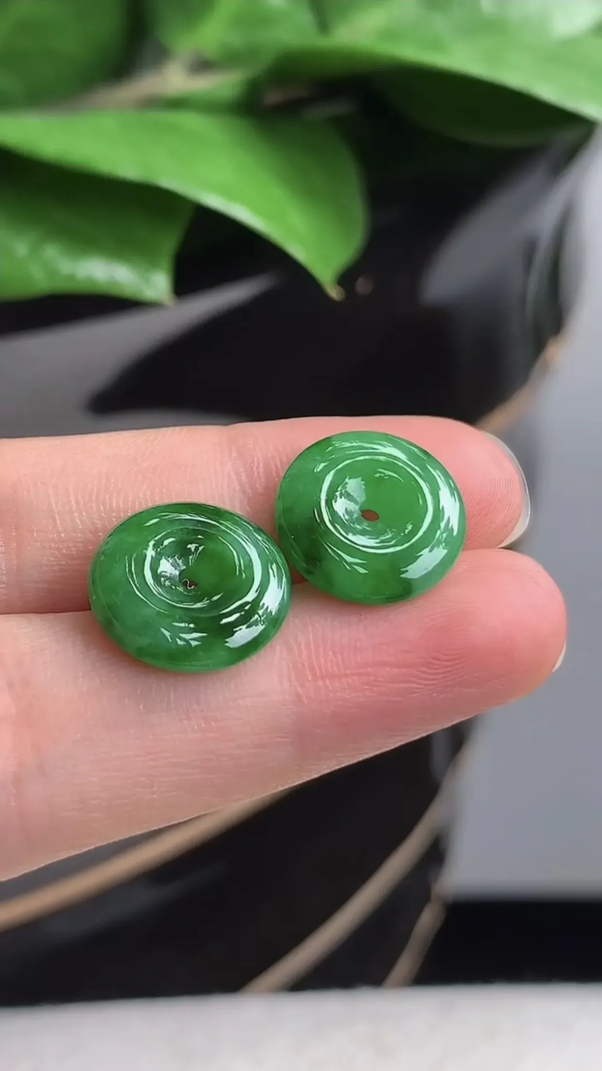 天然A货翡翠老坑冰润飘绿平安扣一对 尺寸13.3×3.2mm