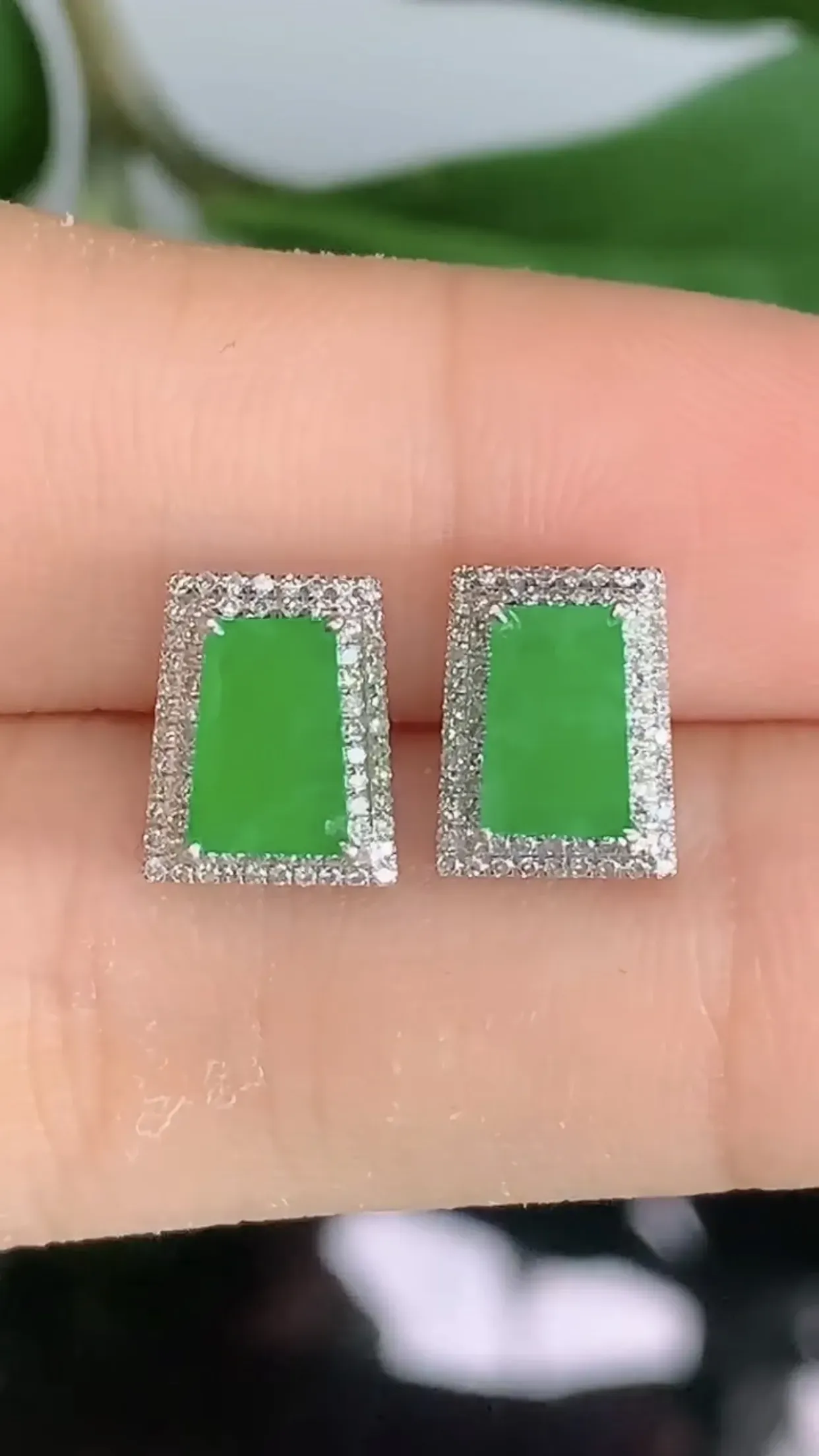【限时特惠】天然A货翡翠18k金冰糯种飘绿胶感马鞍耳钉一对 裸石取一8-4.4mm