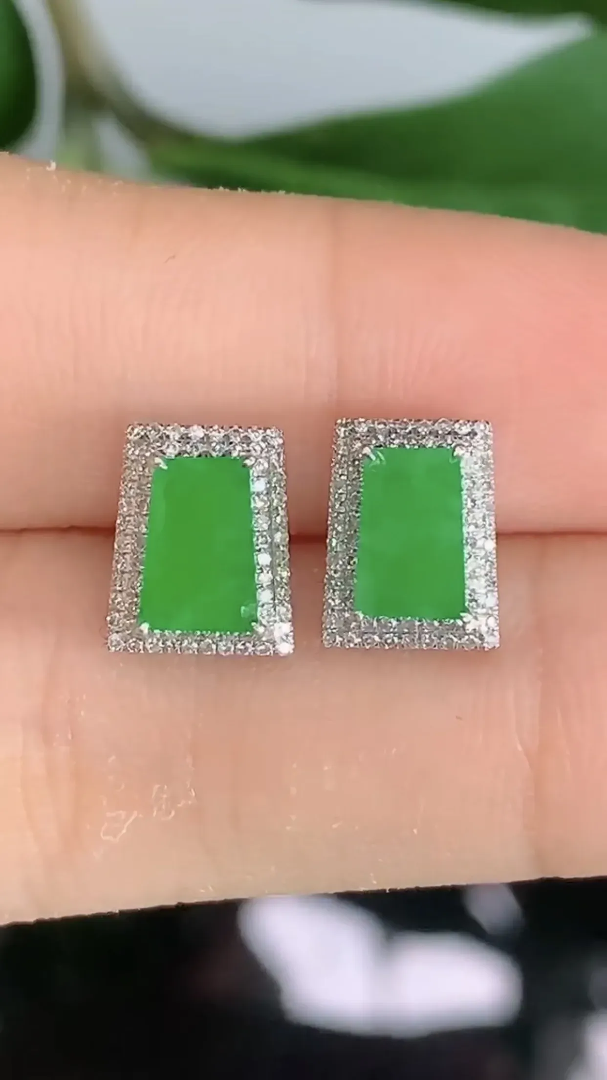 【限时特惠】天然A货翡翠18k金冰糯种飘绿胶感马鞍耳钉一对 裸石取一8-4.4mm