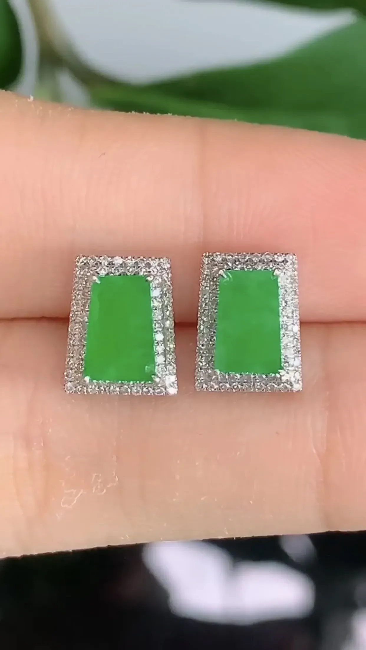 【限时特惠】天然A货翡翠18k金冰糯种飘绿胶感马鞍耳钉一对 裸石取一8-4.4mm