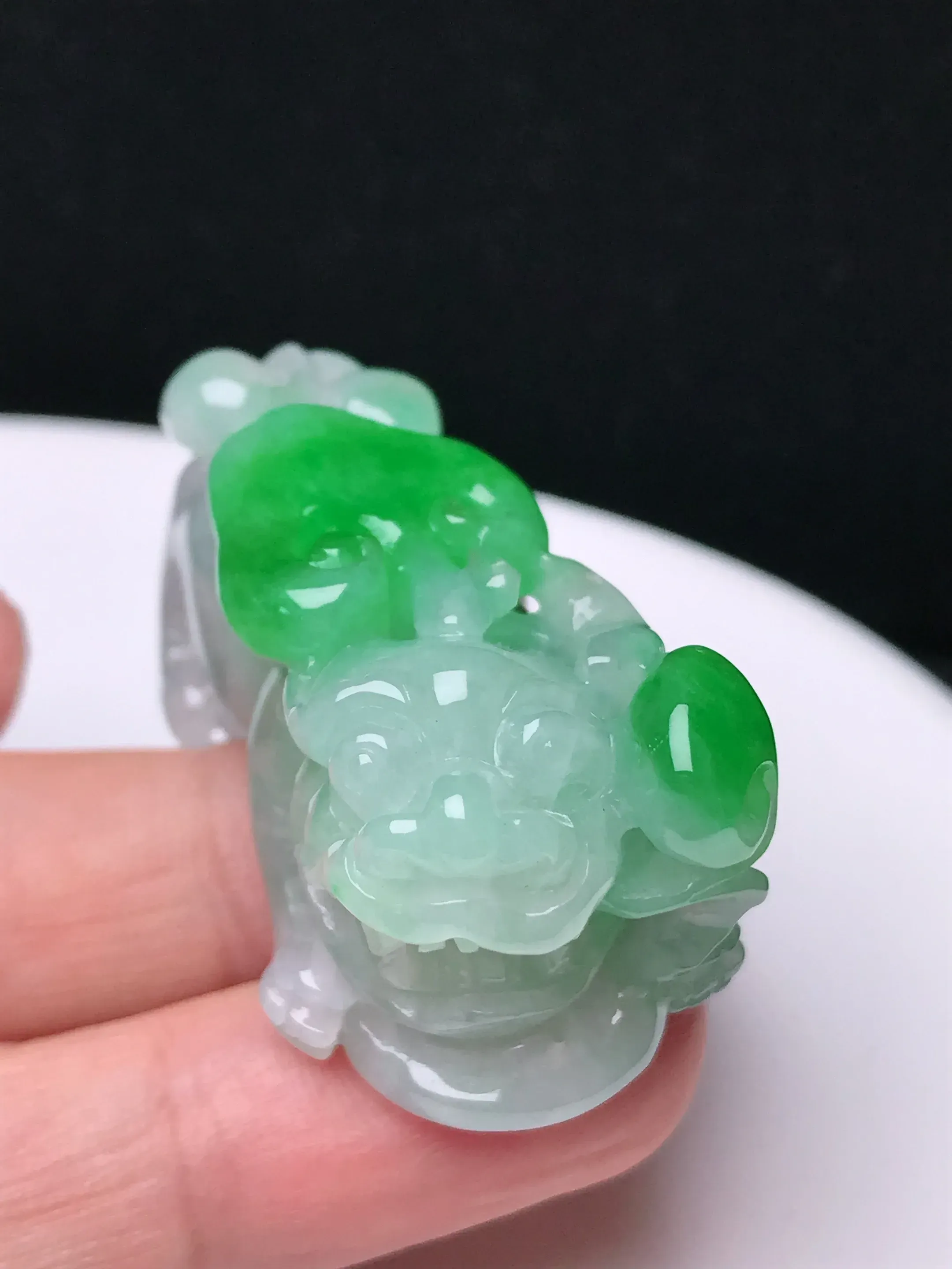 【限时特惠】严选推荐貔貅，老坑冰糯种貔貅吊坠，作品雕工精细，线条流畅，品相佳，佩戴效果出众，尽显气质。种水上乘，晶莹剔透，起强玻璃光泽。高性价比，高收藏价值，值得入手。裸石尺寸约39.7-23.2-22.3毫米