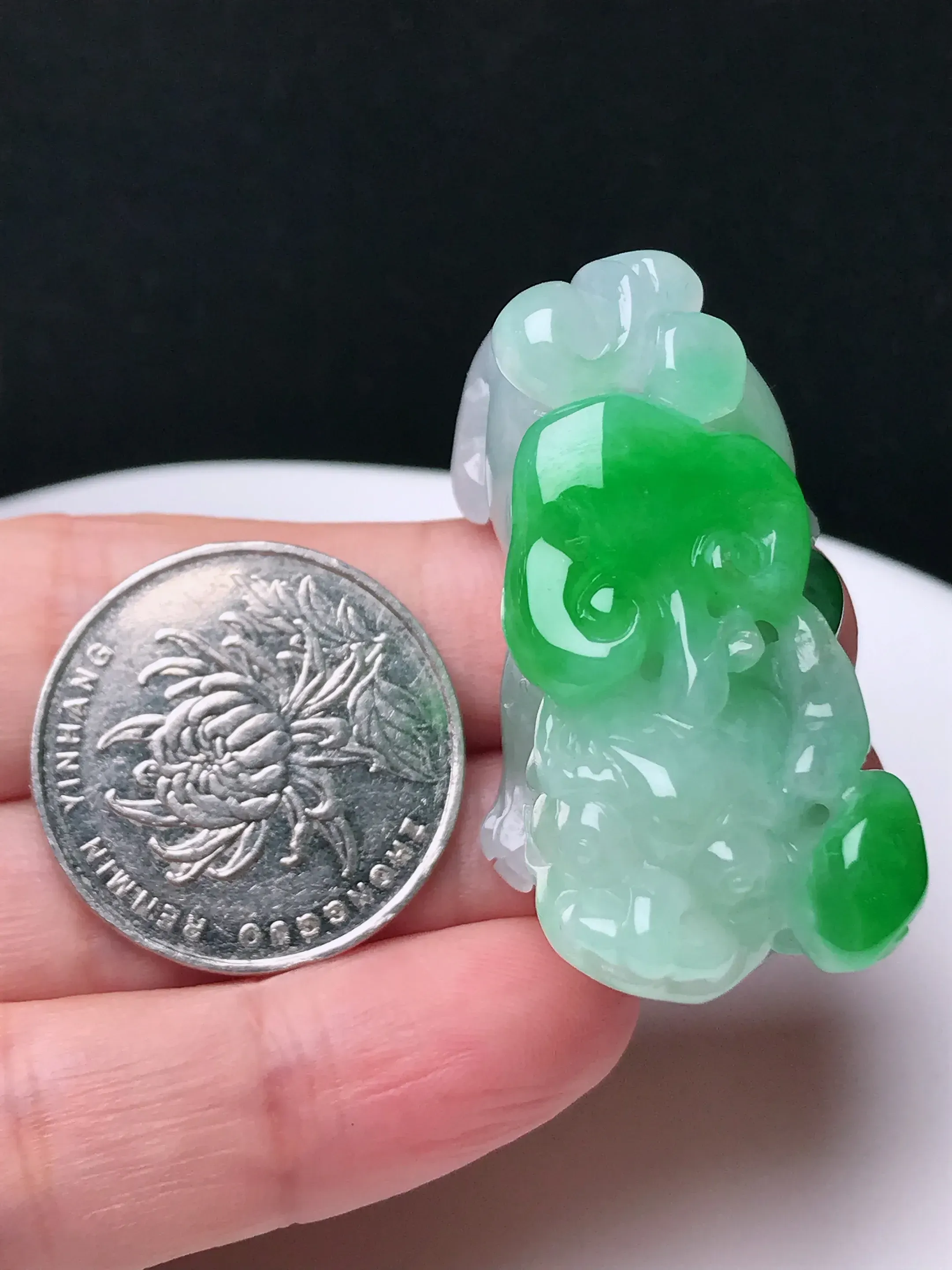 【限时特惠】严选推荐貔貅，老坑冰糯种貔貅吊坠，作品雕工精细，线条流畅，品相佳，佩戴效果出众，尽显气质。种水上乘，晶莹剔透，起强玻璃光泽。高性价比，高收藏价值，值得入手。裸石尺寸约39.7-23.2-22.3毫米