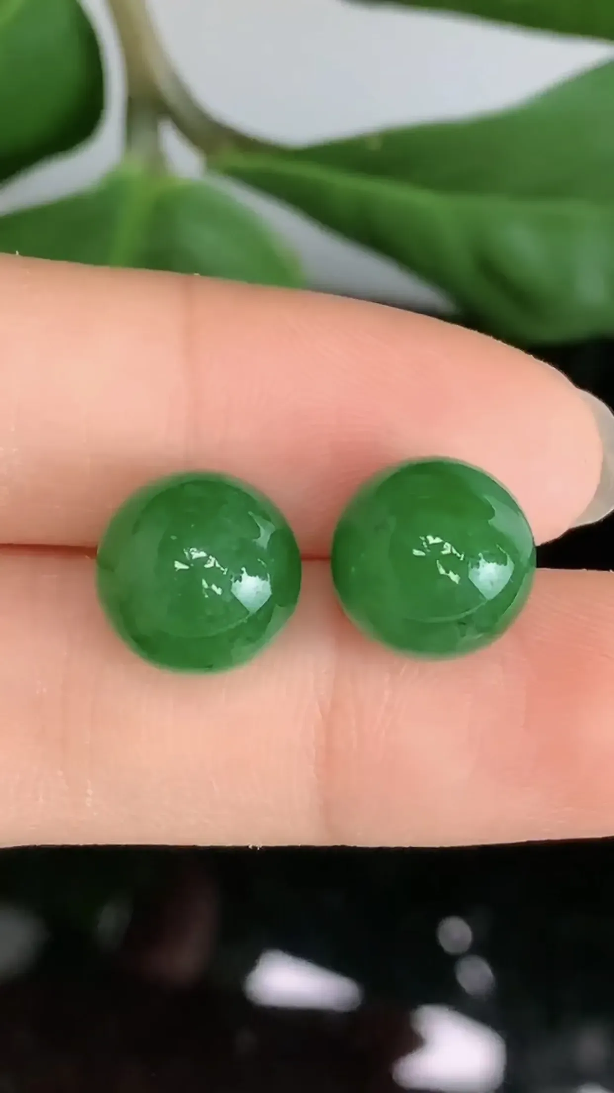天然A货翡翠-冰糯种满绿胶感圆珠玉坠一对 尺寸取一10.5mm