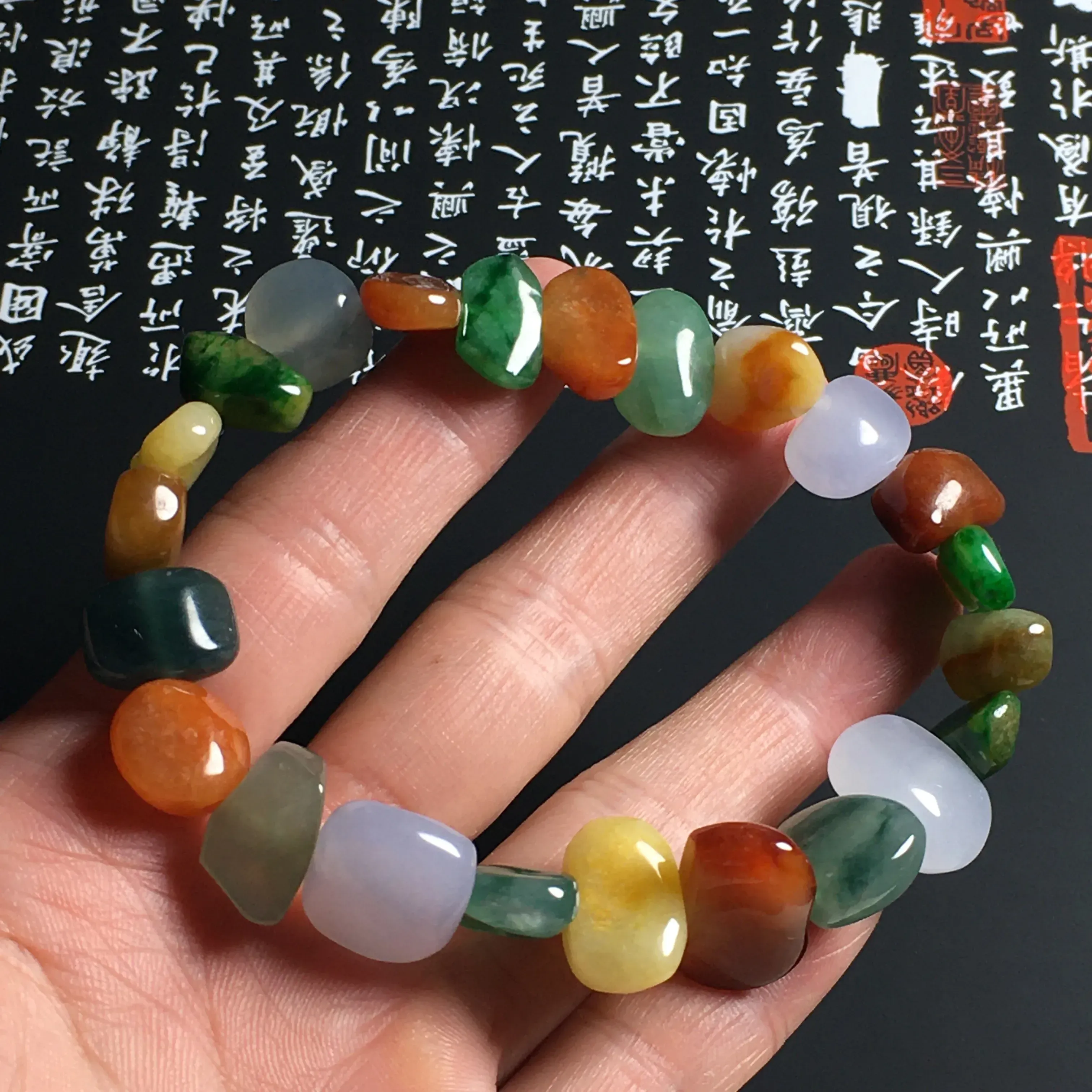 冰糯种多彩随形手串 裸石尺寸13.5-8-4毫米水润细腻 色彩艳丽 独特精美