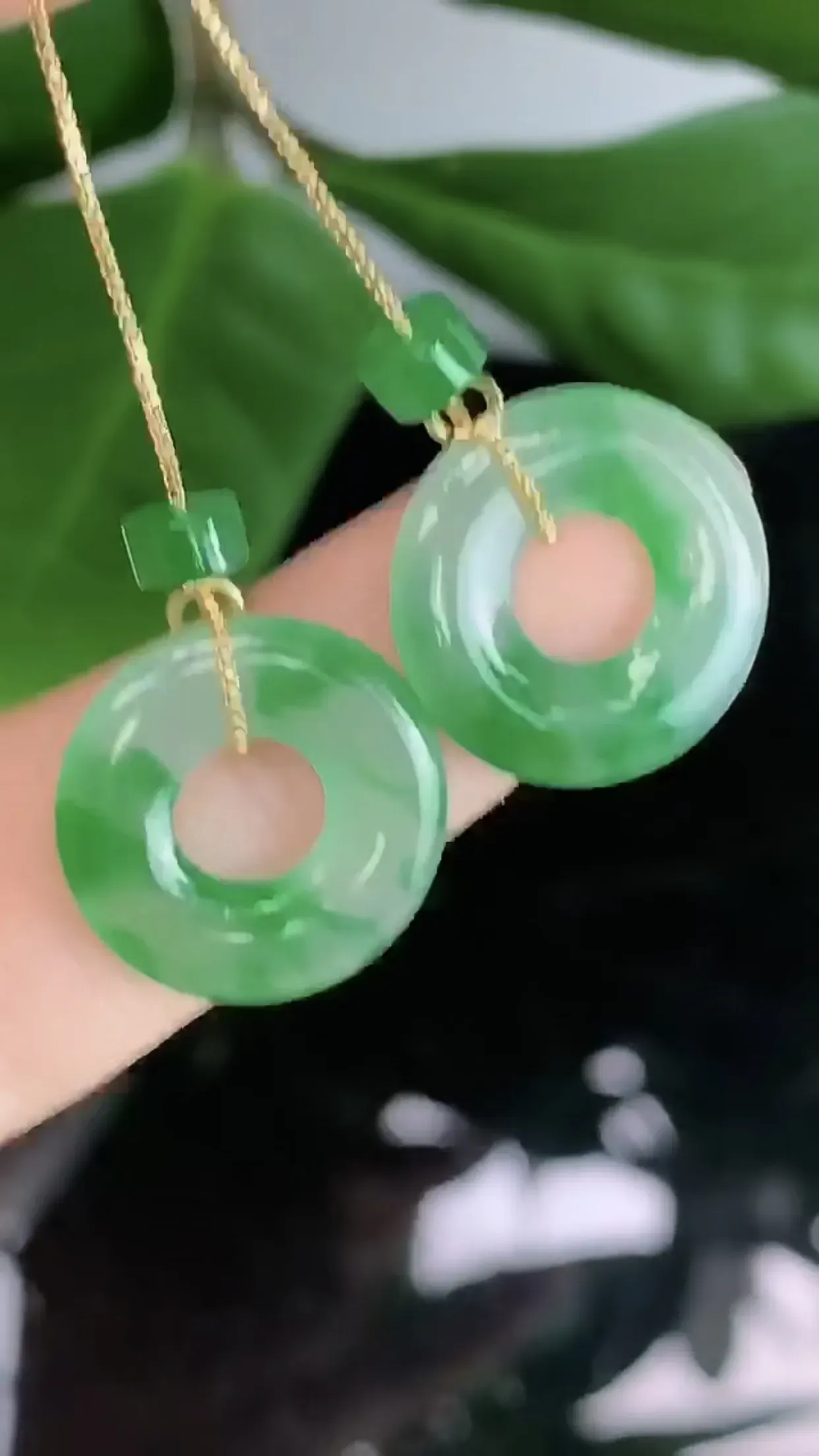 天然A货翡翠18k金冰糯种飘绿胶感子母平安扣耳坠一对 裸石取一16-2.3mm