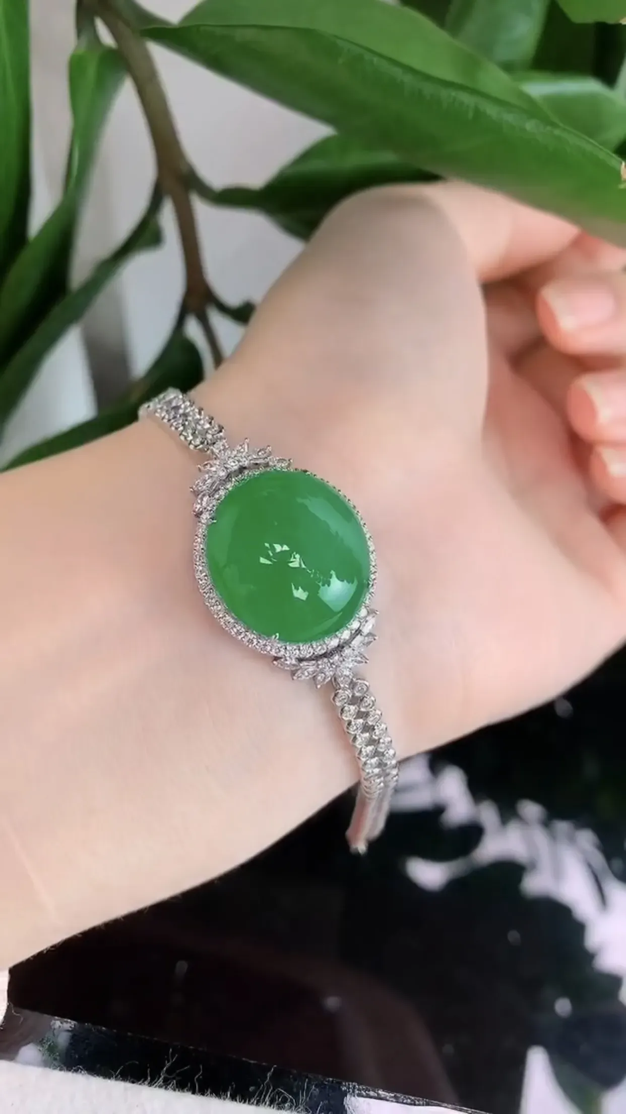 天然A货翡翠18k金冰糯种阳绿全胶感蛋面手链 裸石20-18mm 含金厚12.6mm
