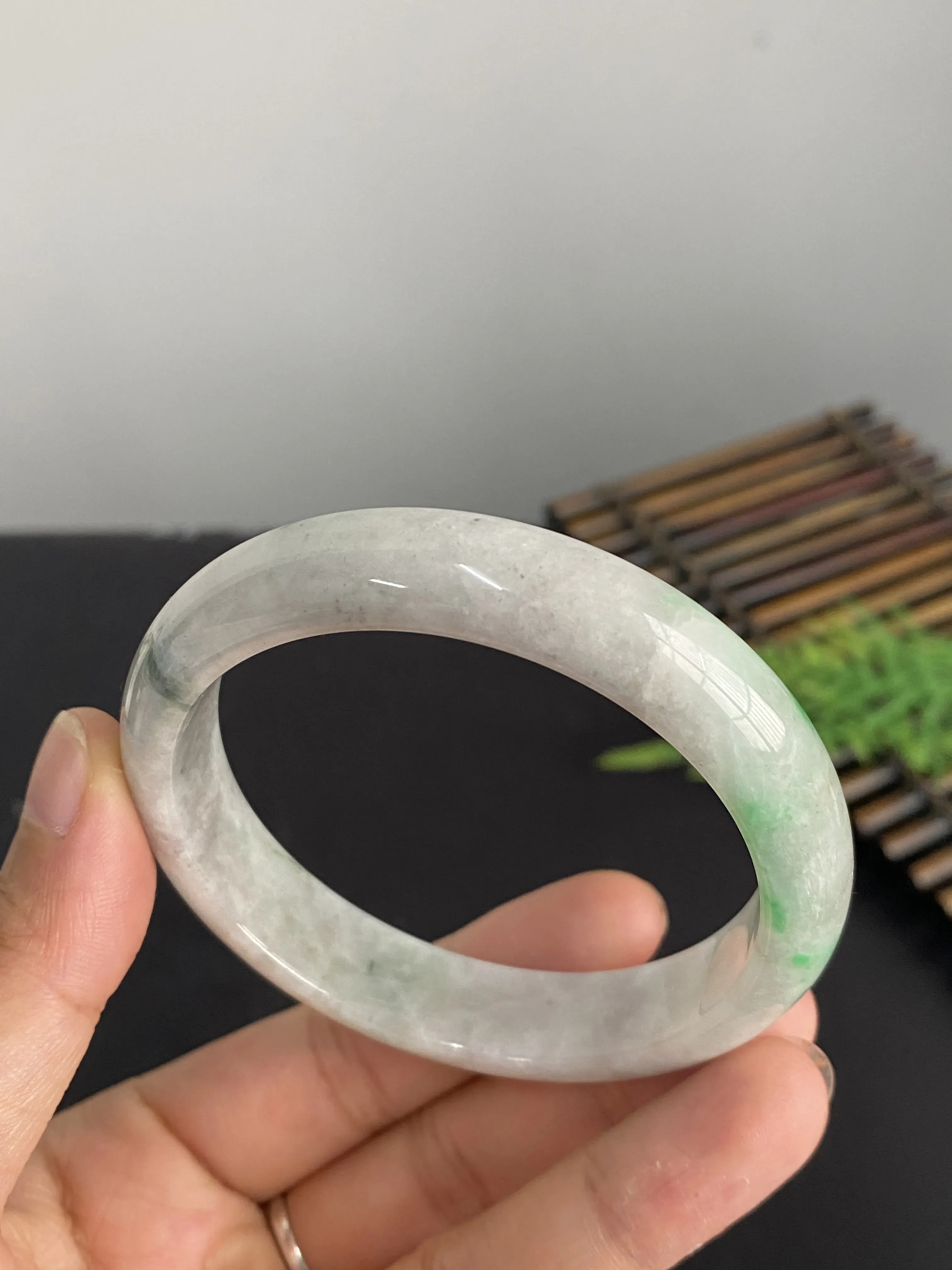 翡翠手镯，圈口58.8mm