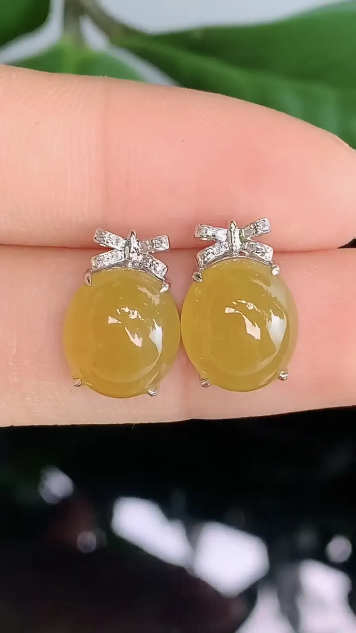天然A货翡翠18k金冰糯种黄翡胶感蛋面耳钉一对 裸石取一11-10mm