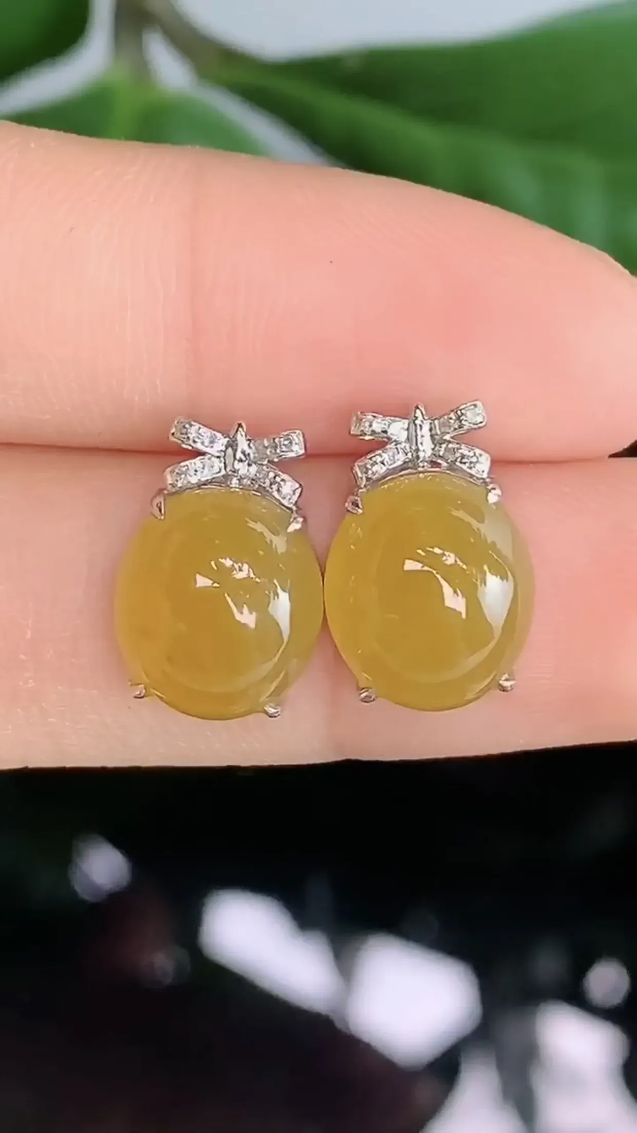 天然A货翡翠18k金冰糯种黄翡胶感蛋面耳钉一对 裸石取一11-10mm