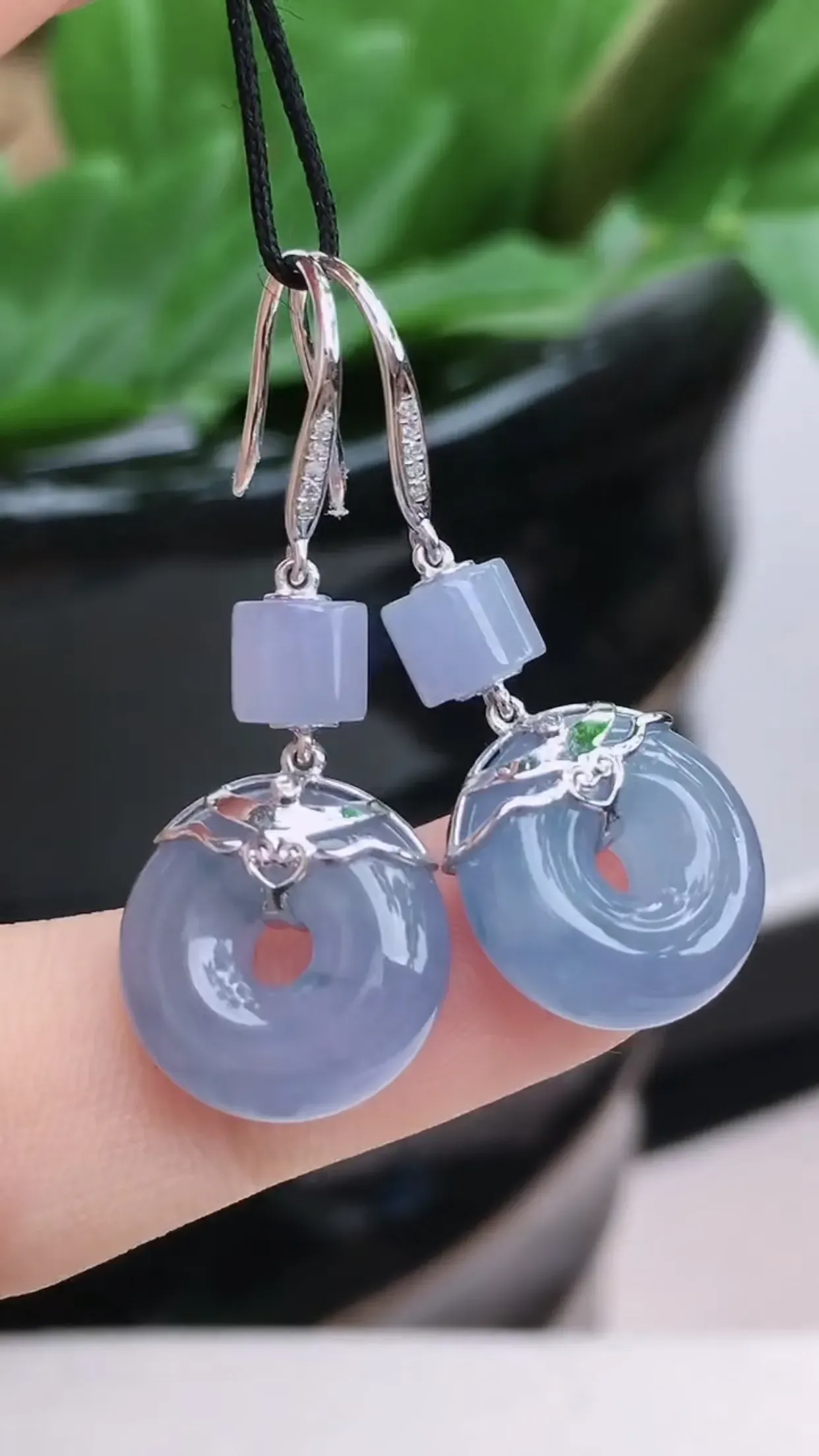 老坑种起胶紫罗兰平安扣耳钩 尺寸： 13.1×5.6mm