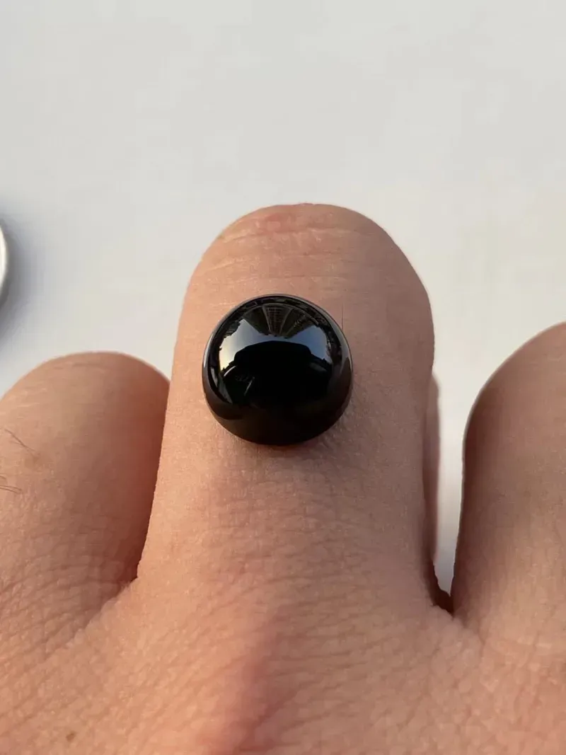 墨翠【蛋面】细腻干净，黑度极黑，性价比高，雕工精湛，打灯透绿 ，镶嵌效果倍增