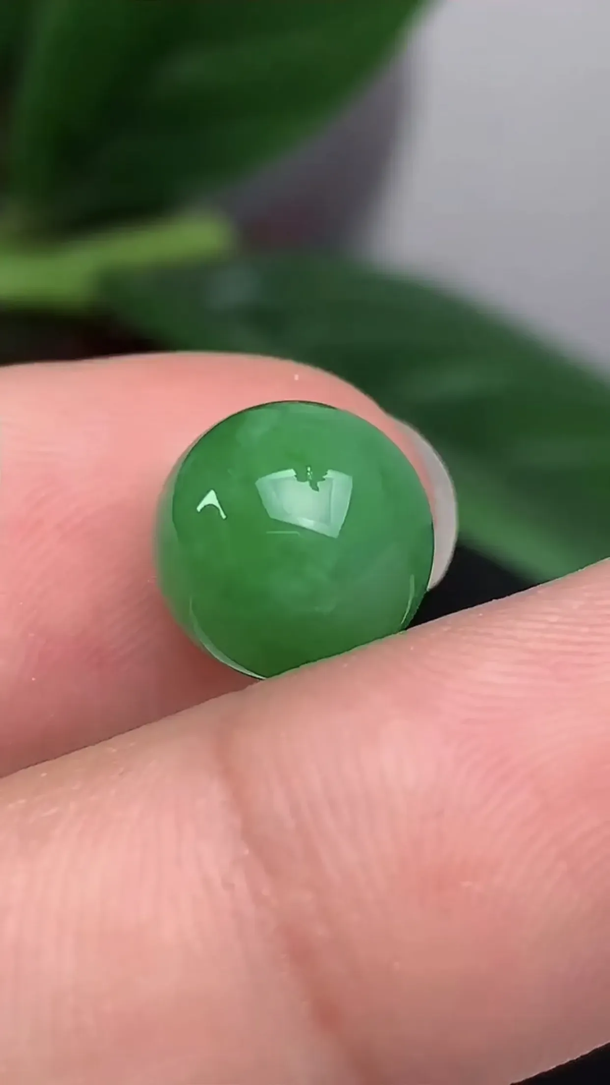 天然A货翡翠满绿转运珠吊坠 玉质细腻 种水好 佩带效果佳 尺寸：10mm