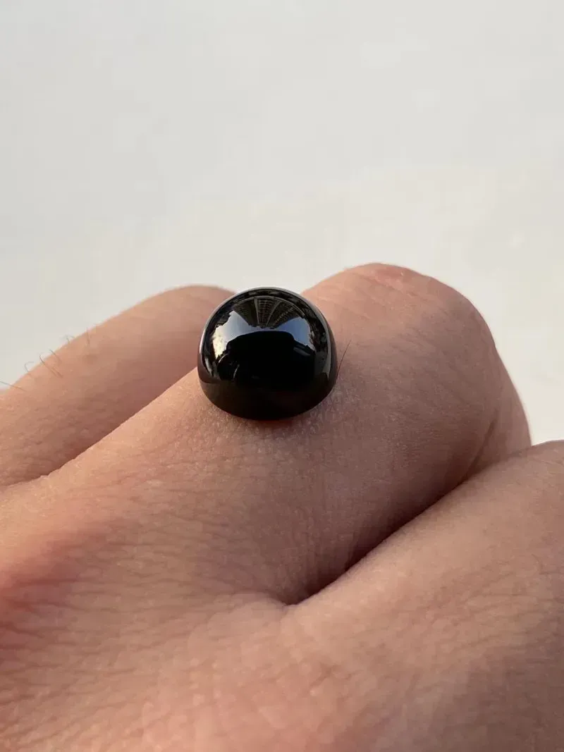 墨翠【蛋面】细腻干净，黑度极黑，性价比高，雕工精湛，打灯透绿 ，镶嵌效果倍增