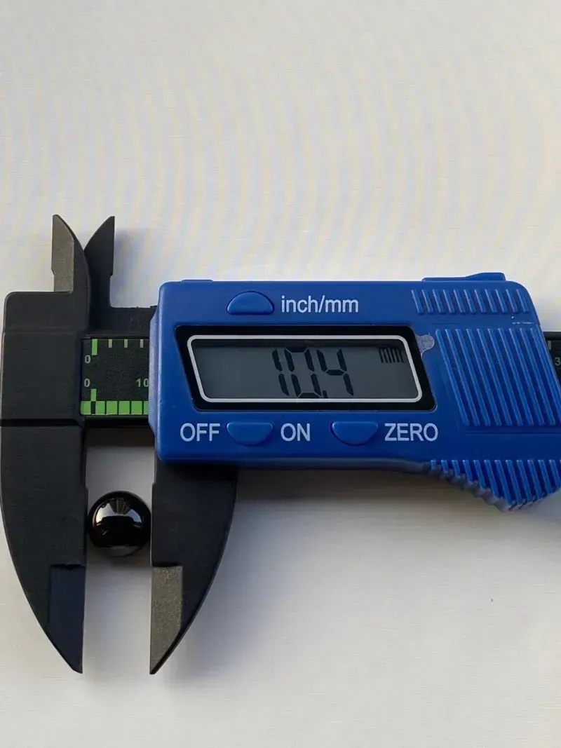 墨翠【蛋面】细腻干净，黑度极黑，性价比高，雕工精湛，打灯透绿 ，镶嵌效果倍增