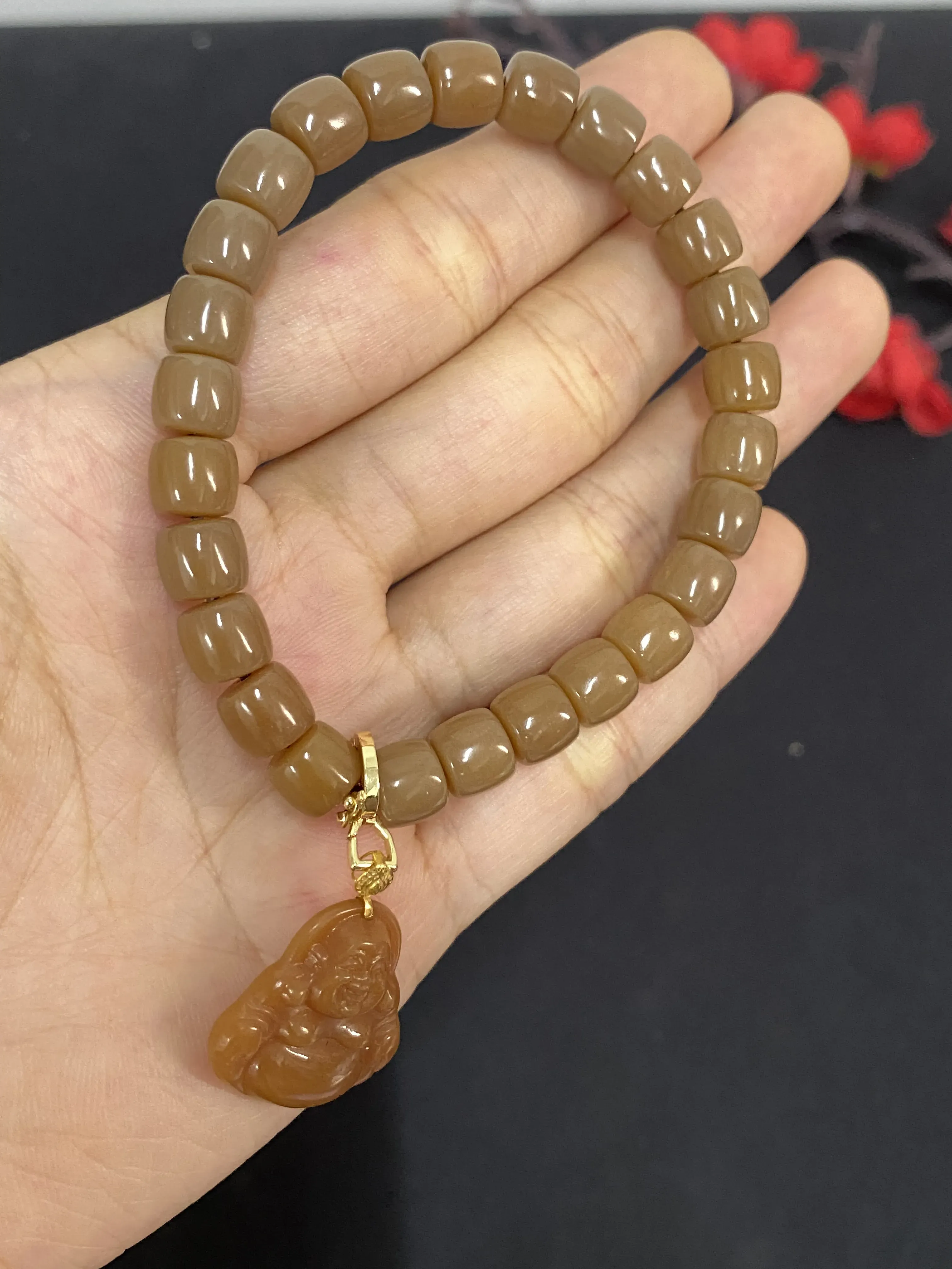 新疆全塘手串吊坠套装，佛公搭配18K金扣头，净度纯，色系纯正，万扣可任意搭配穿戴，市场上已不多见此种品质，喜欢特色款不容错过