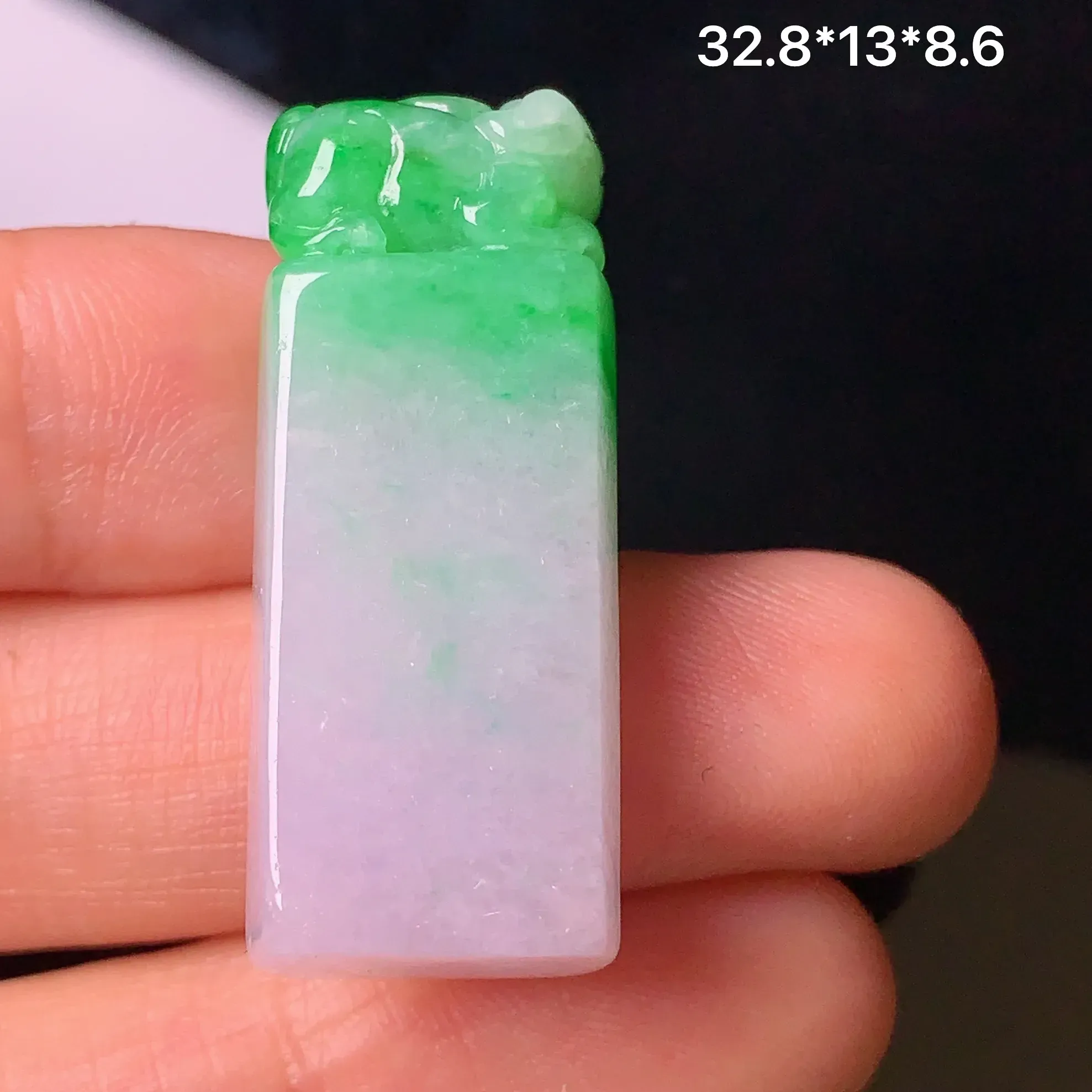 飘绿貔貅印章 玉质细腻 雕工精细  线条流畅自然 招财进宝 整体尺寸32.8*13*8.6