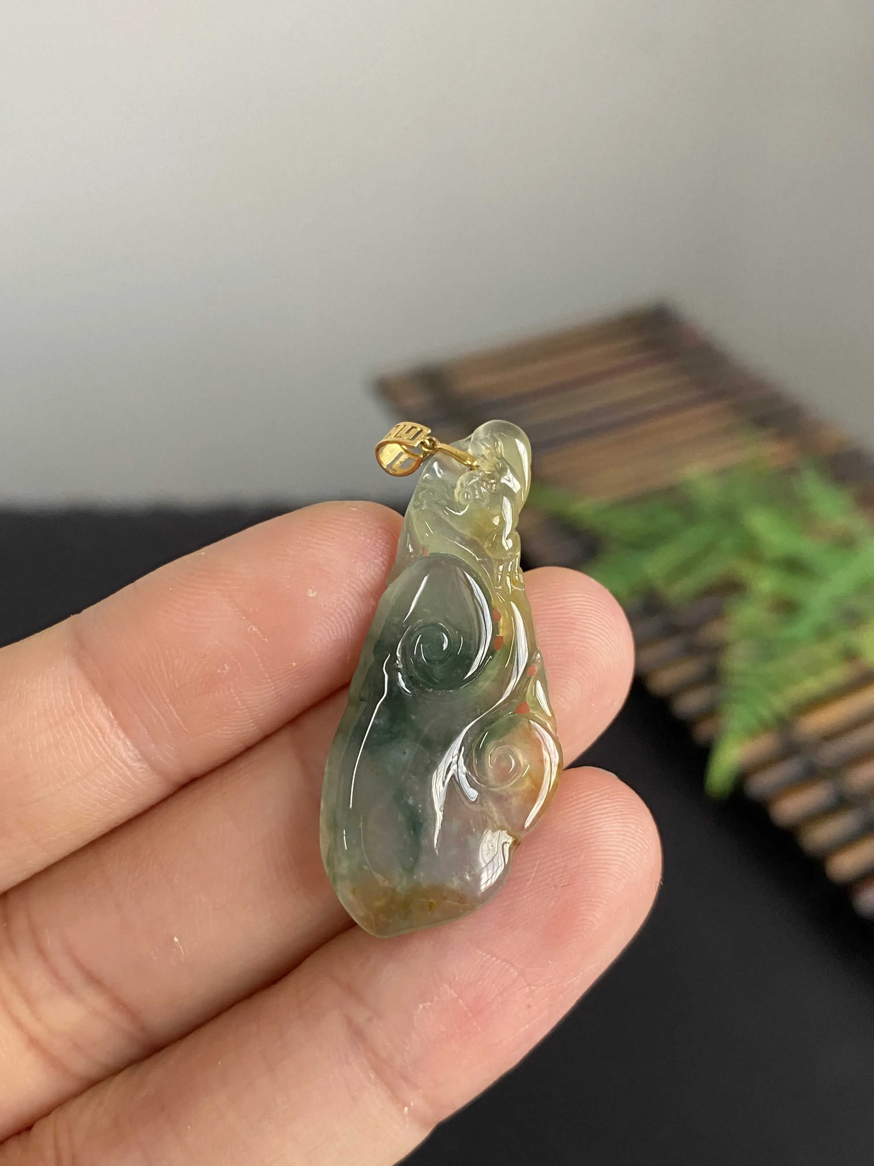 翡翠吊坠，印记：G18K