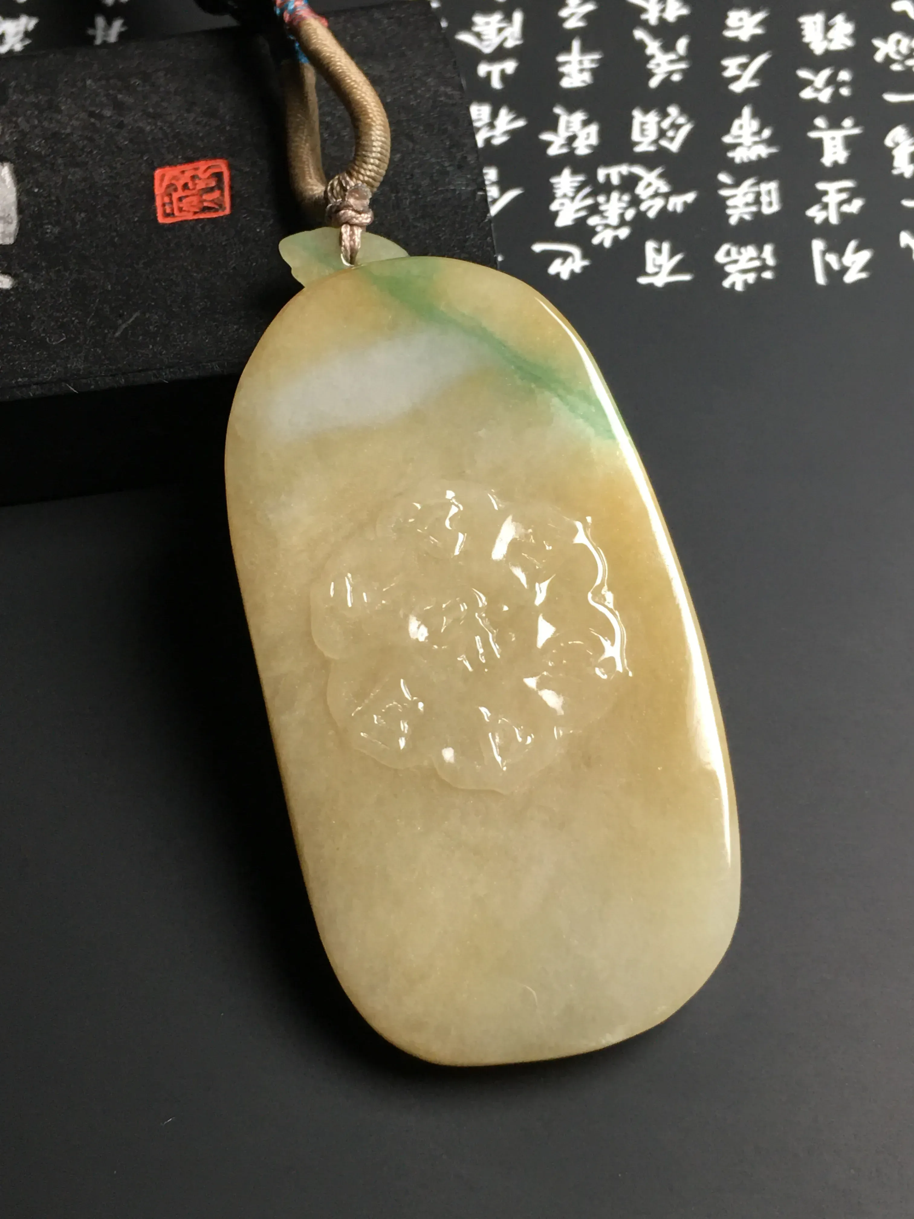 糯化种黄翡【虚空藏菩萨】吊坠 色彩艳丽 雕工精湛 质地细腻