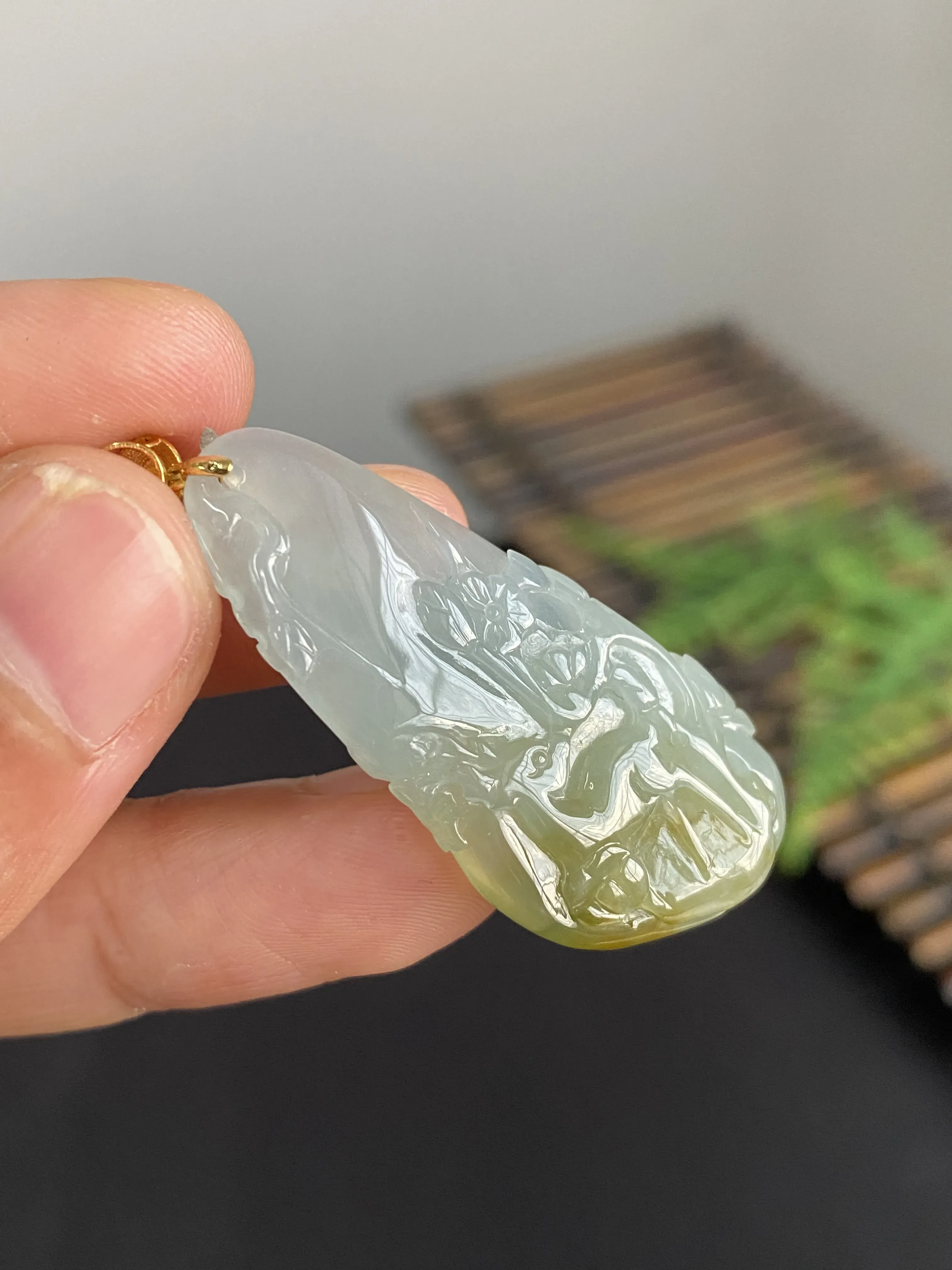 翡翠吊坠，印记：G18K