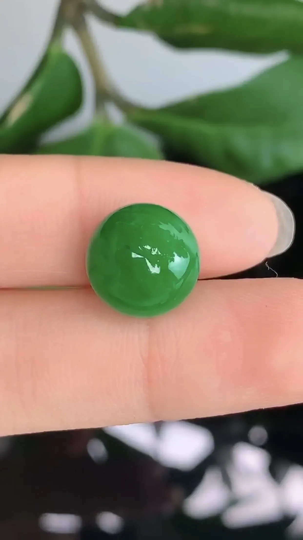 天然A货翡翠冰糯种飘阳绿全胶感圆珠玉坠 尺寸12.3mm