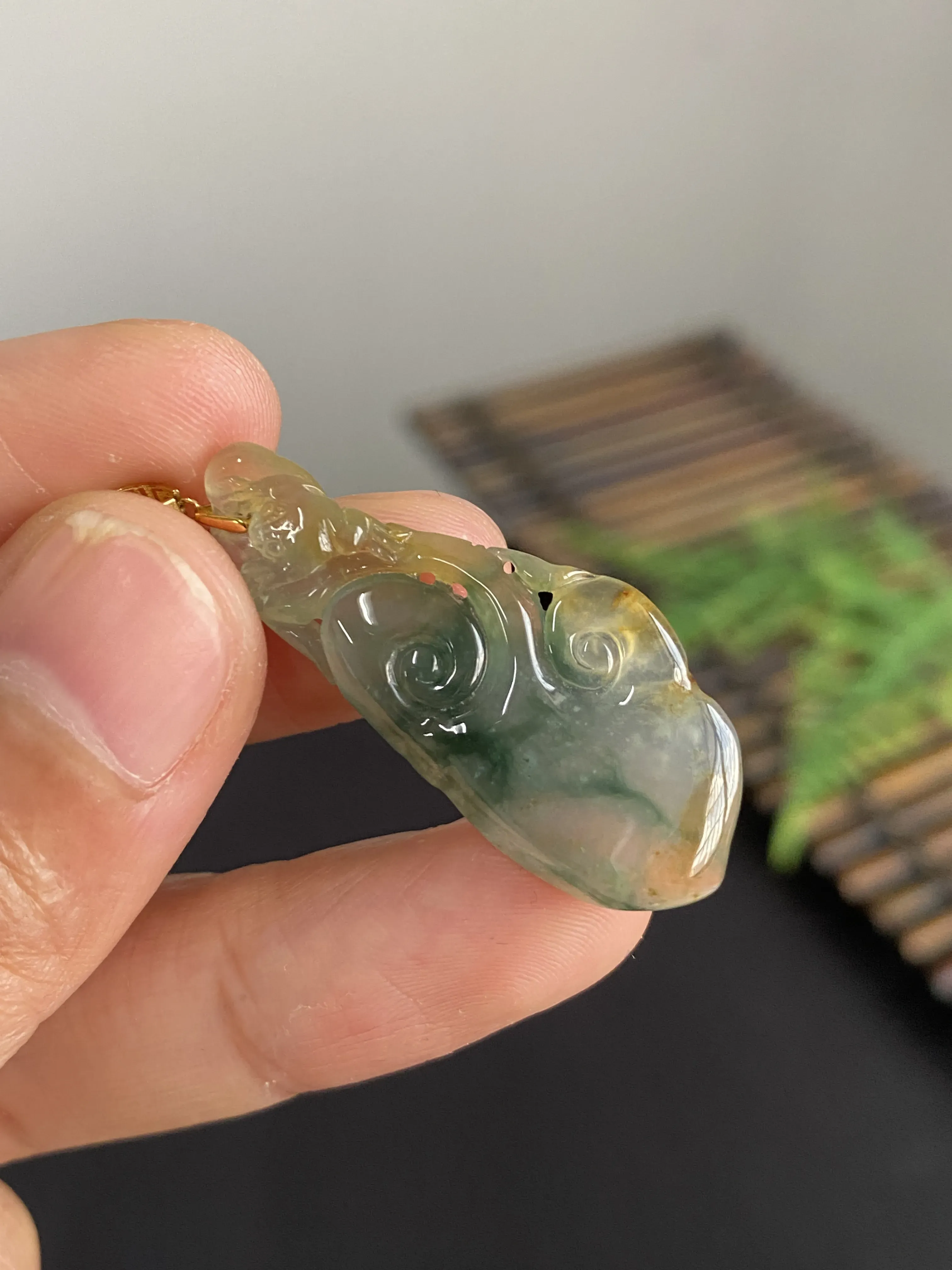 翡翠吊坠，印记：G18K