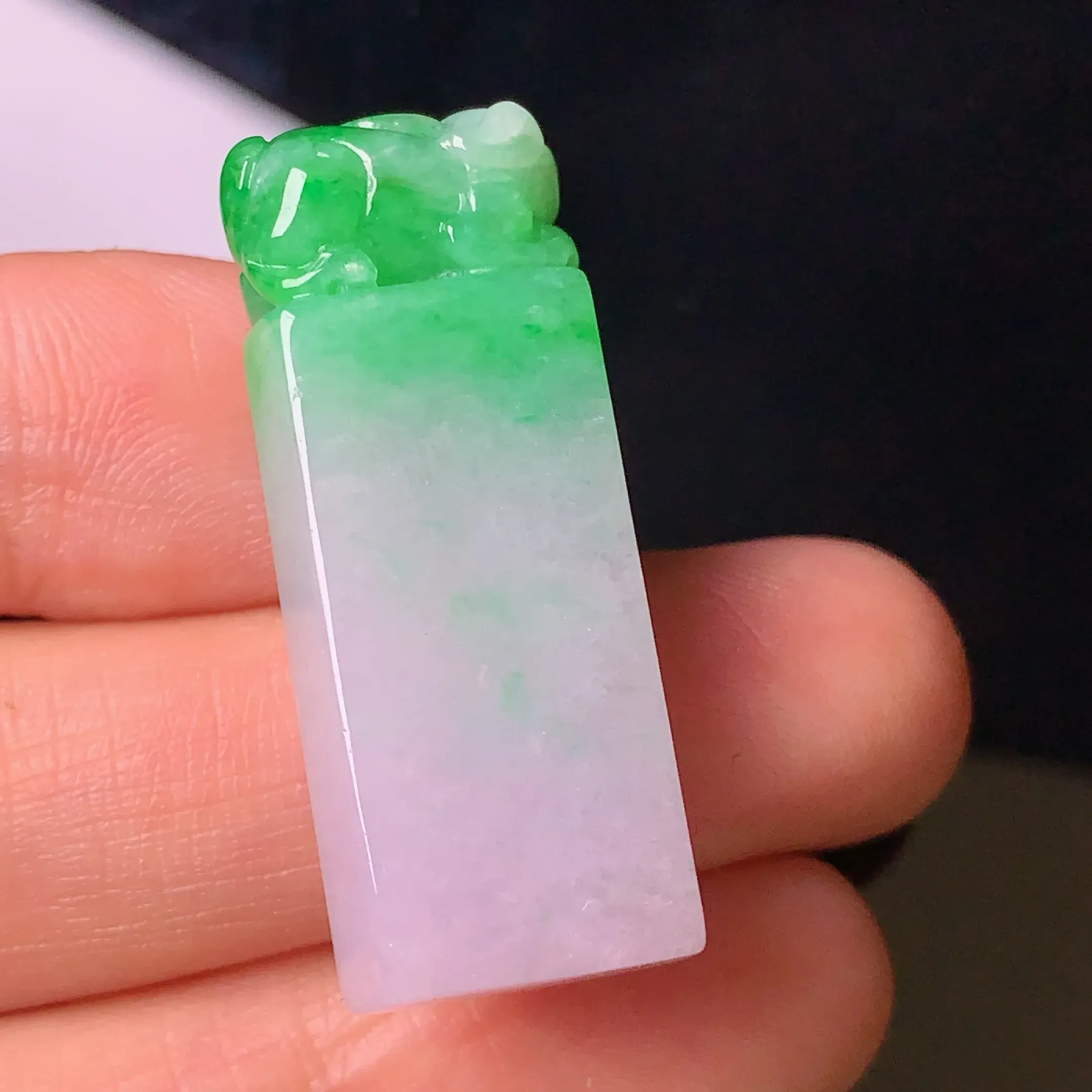 飘绿貔貅印章 玉质细腻 雕工精细  线条流畅自然 招财进宝 整体尺寸32.8*13*8.6