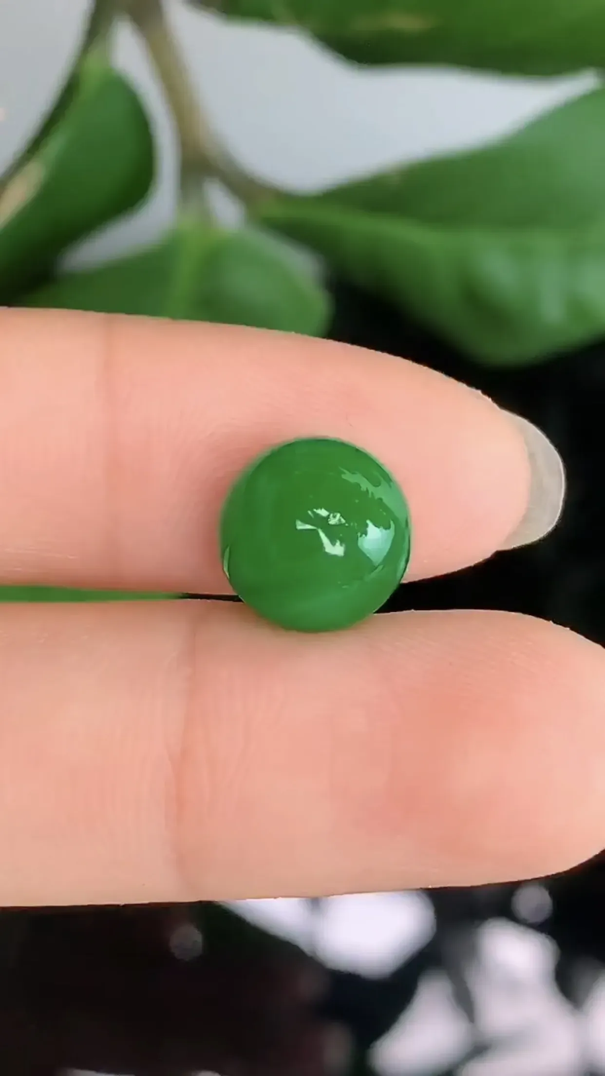 天然A货翡翠冰糯种阳绿全胶感圆珠玉坠 尺寸10mm