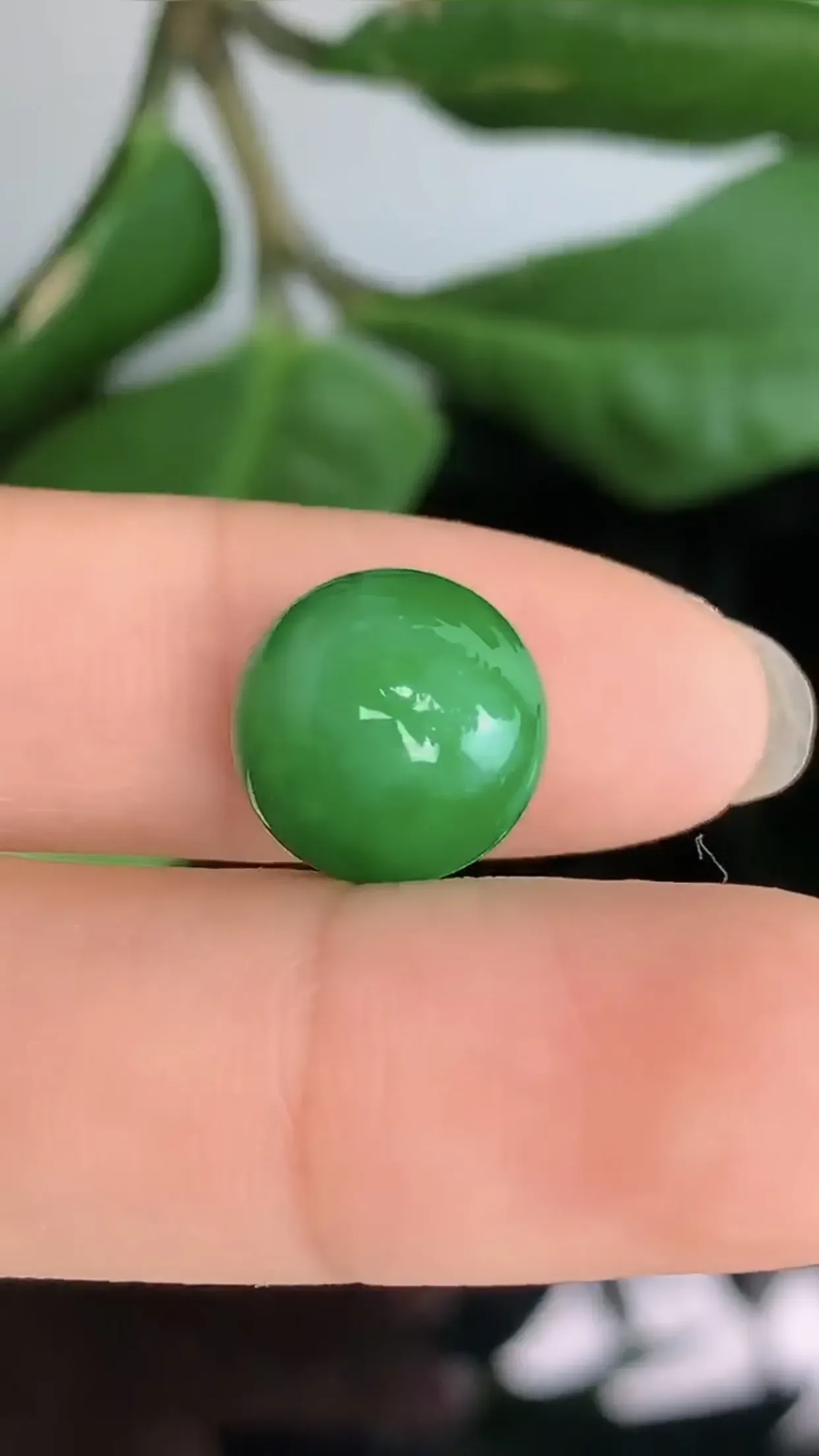 天然A货翡翠冰糯种飘阳绿全胶感圆珠玉坠 尺寸12.3mm