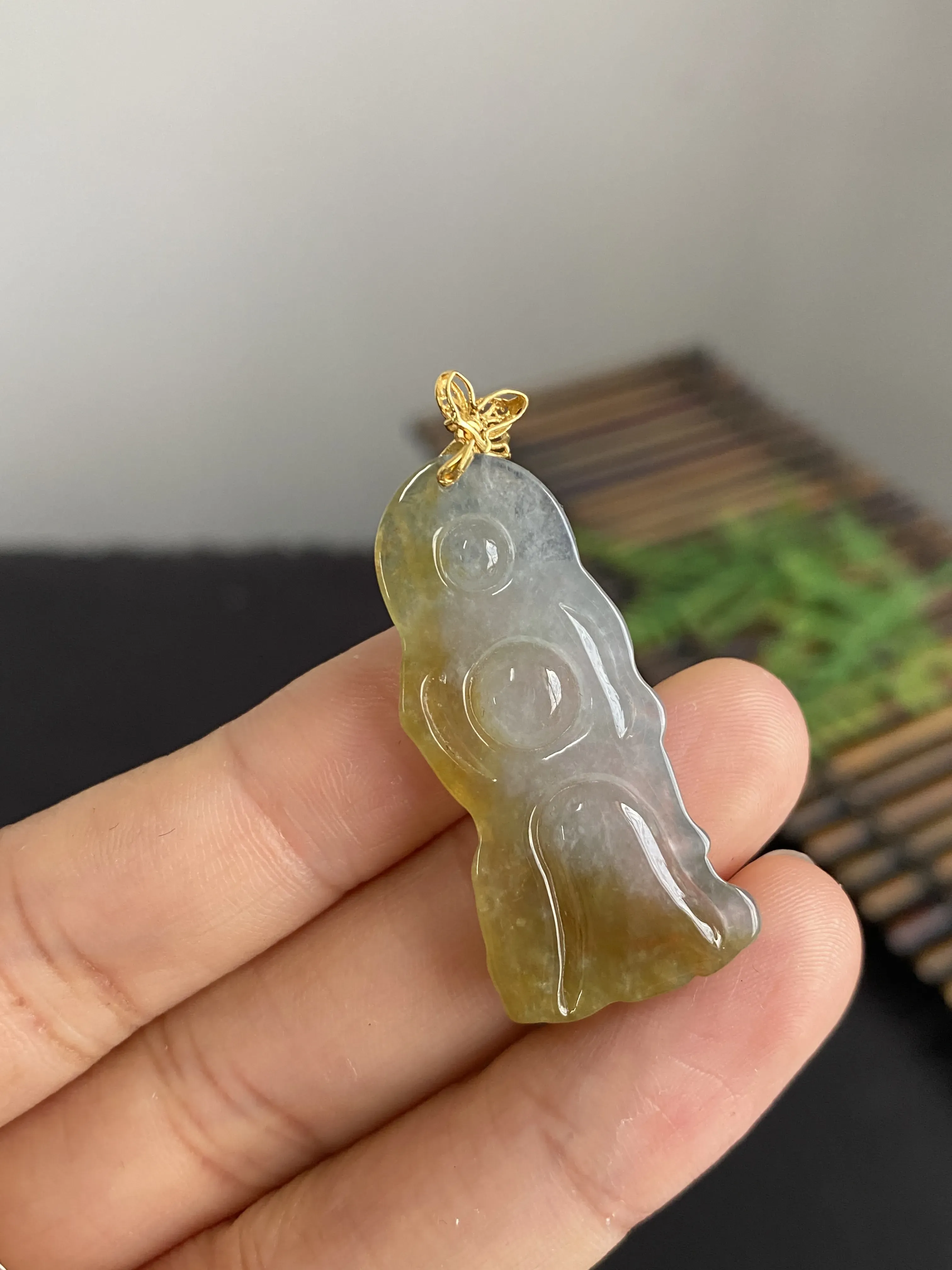 翡翠吊坠，印记：G18K