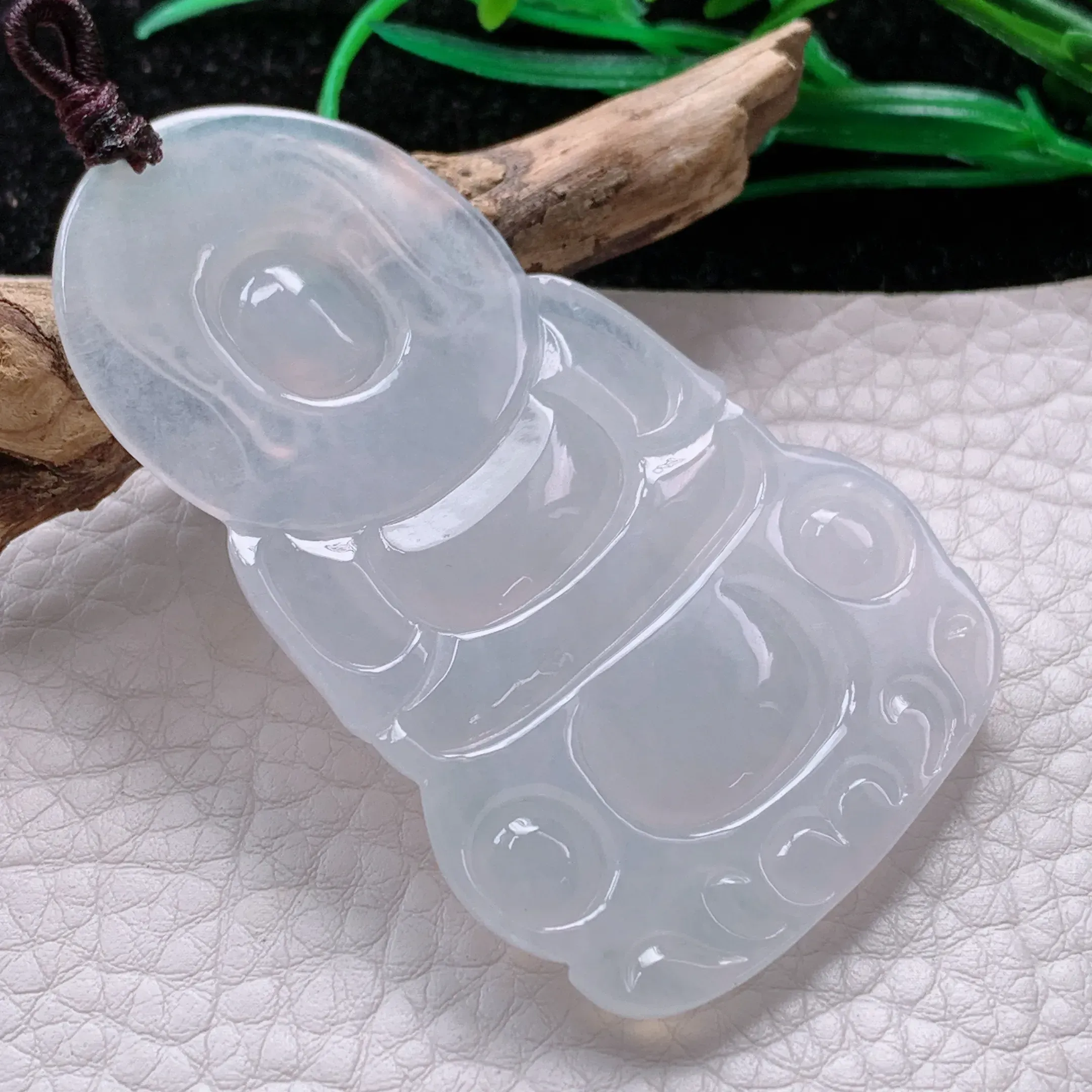 自然光实拍！冰糯水润白净大观音吊坠，正装观音，种老水足  玉质细腻 雕工精湛 形态端庄大方，厚装大件，佩戴高雅大方！值得拥有！zen 尺寸:64.5*39.8*5.2mm