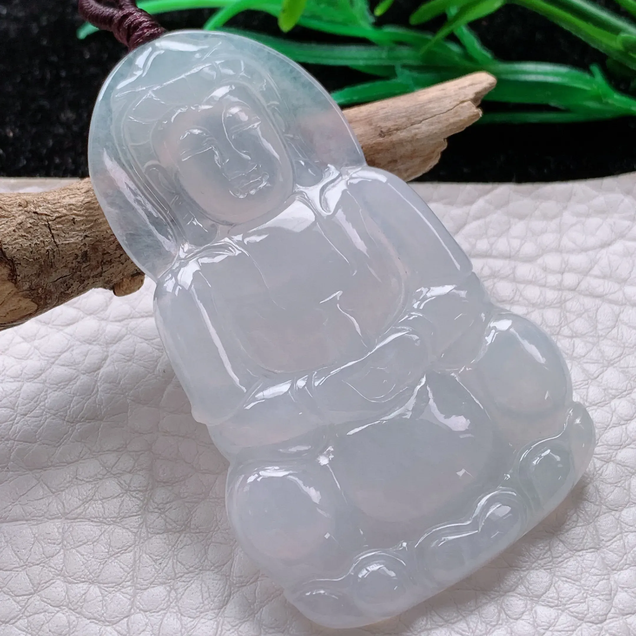 自然光实拍！冰糯水润白净大观音吊坠，正装观音，种老水足  玉质细腻 雕工精湛 形态端庄大方，厚装大件，佩戴高雅大方！值得拥有！zen 尺寸:64.5*39.8*5.2mm