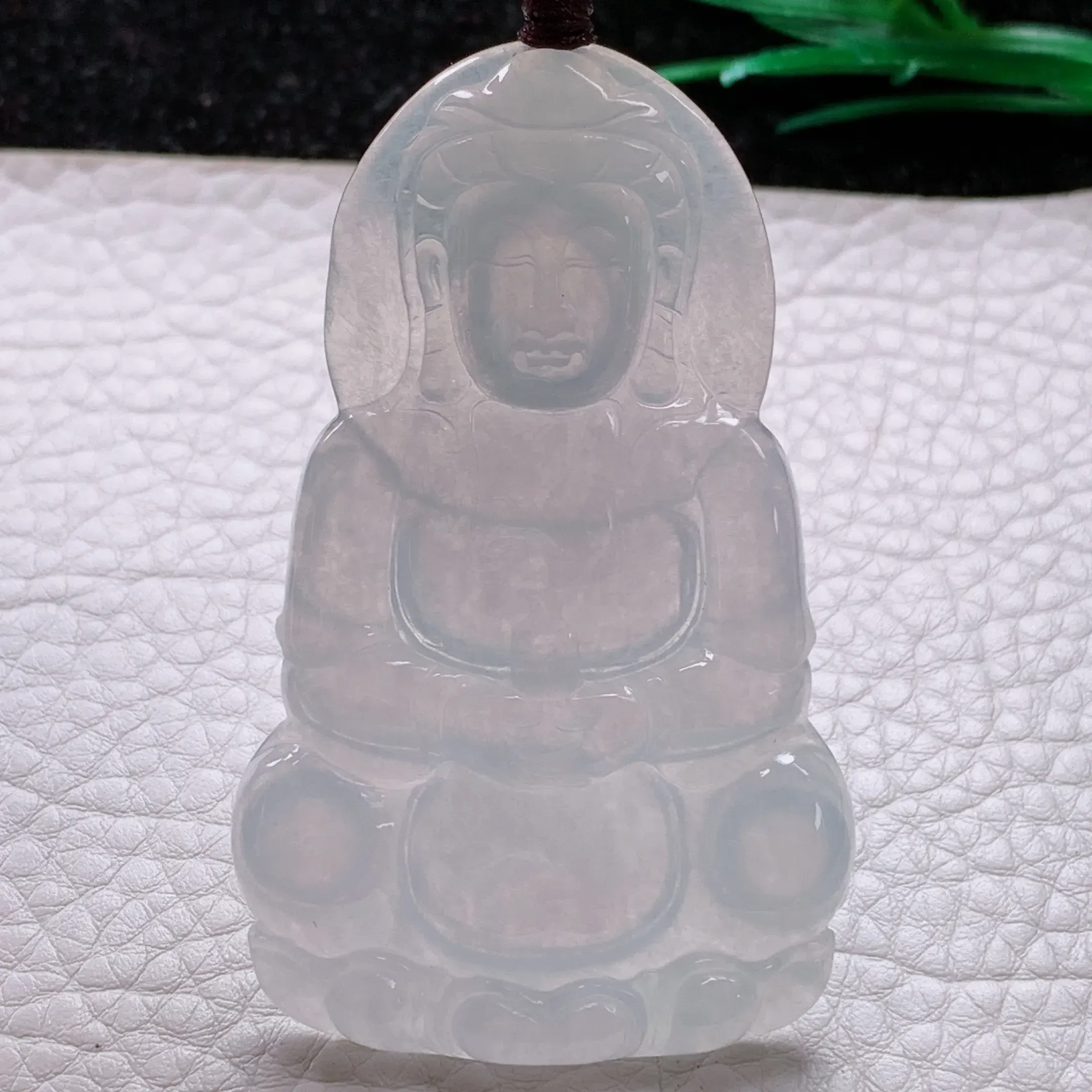 自然光实拍！冰糯水润白净大观音吊坠，正装观音，种老水足  玉质细腻 雕工精湛 形态端庄大方，厚装大件，佩戴高雅大方！值得拥有！zen 尺寸:64.5*39.8*5.2mm