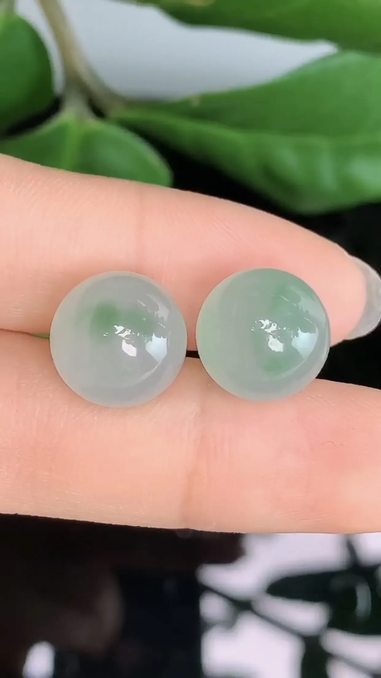 天然A货翡翠冰润浅绿全胶感单珠圆珠一对 尺寸取一12.2mm