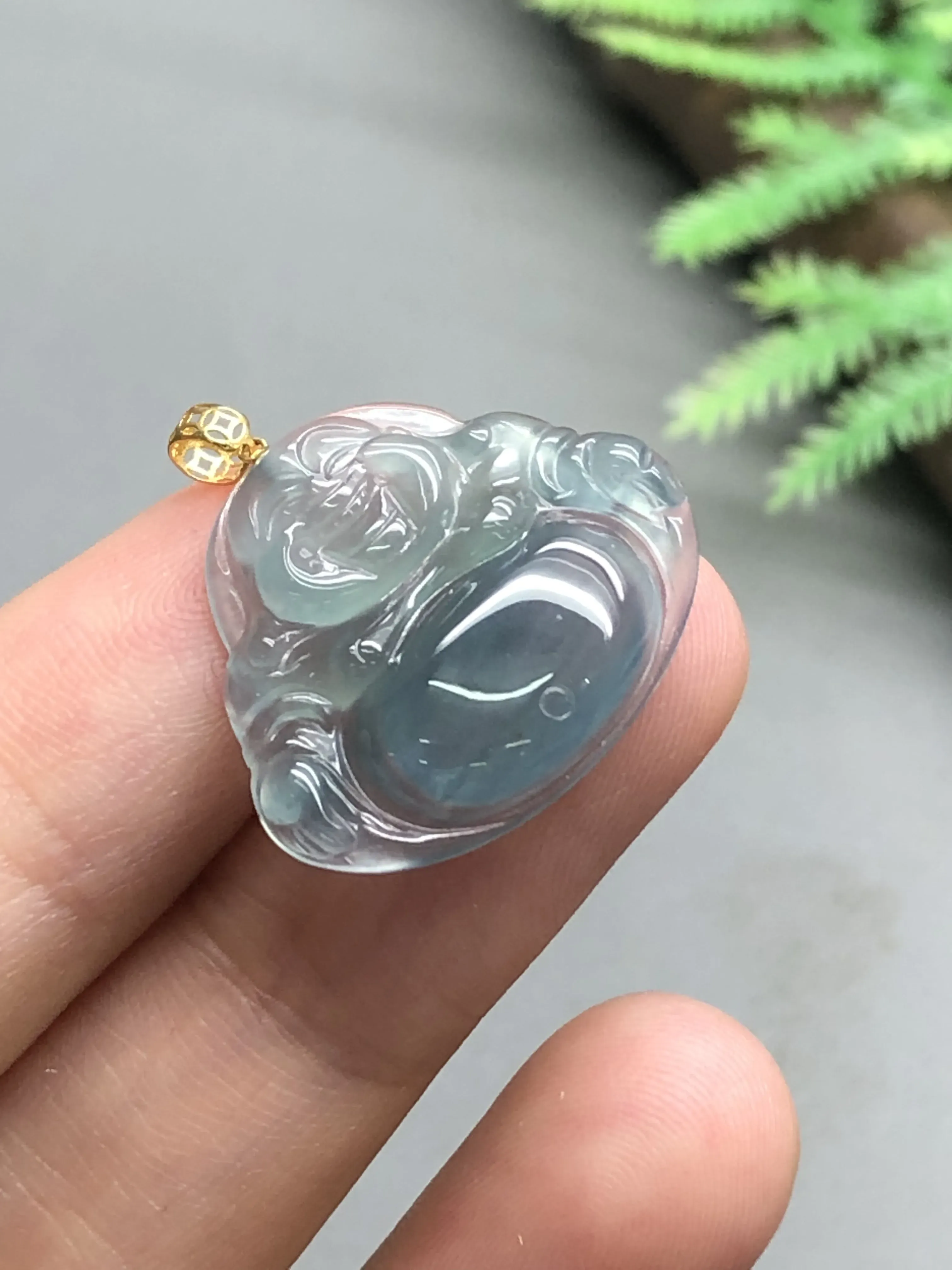 翡翠吊坠，强力推荐，天然A货翡翠，冰透蓝调佛公吊坠。G18K
