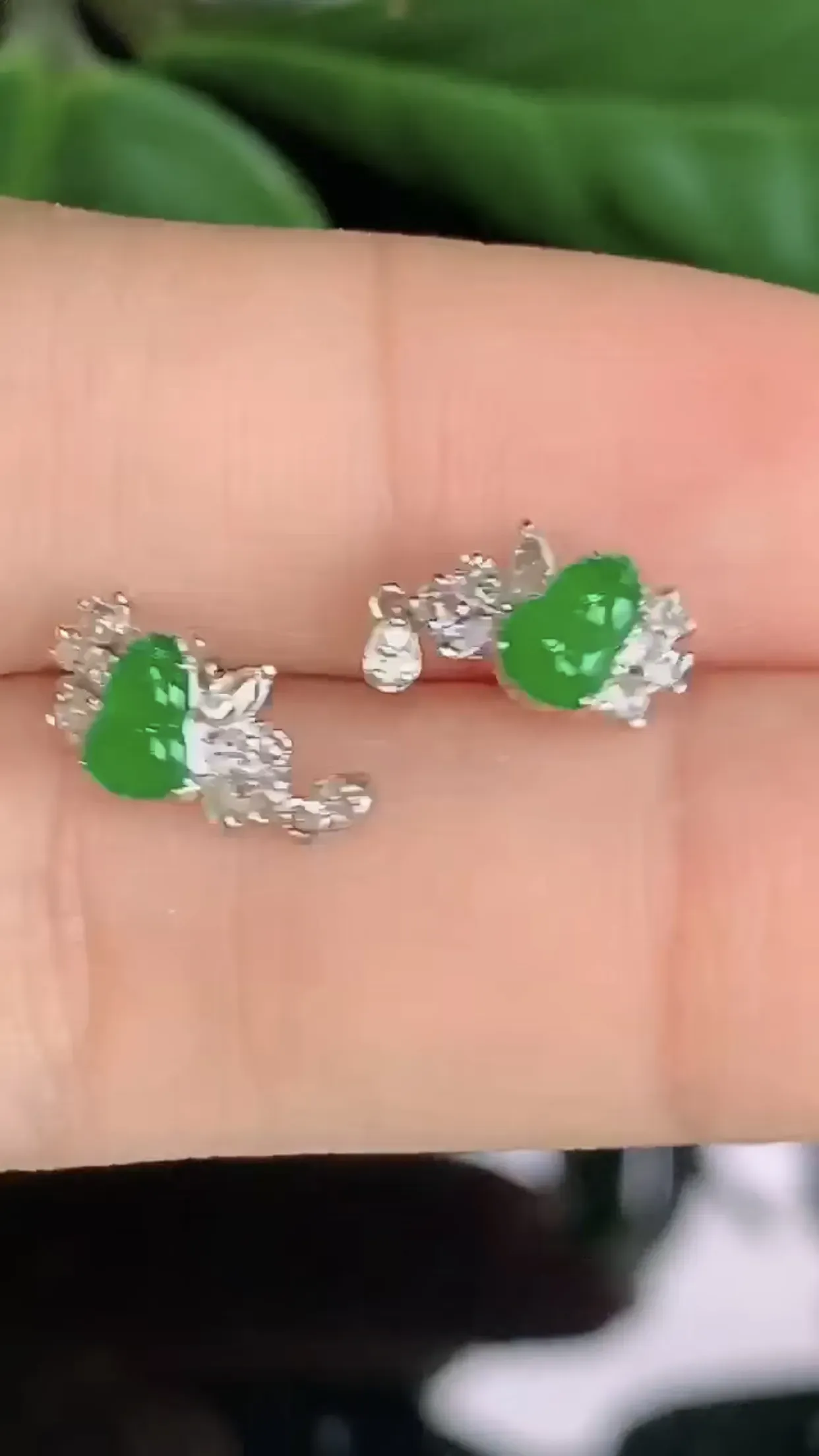 【限时特惠】天然A货翡翠18k金冰润阳绿全胶感葫芦耳钉一对 裸石取一5.5-3mm