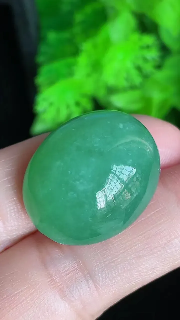 冰绿大蛋面
24.7/20.2/11.4mm，i19uhk（纯自然光实拍）