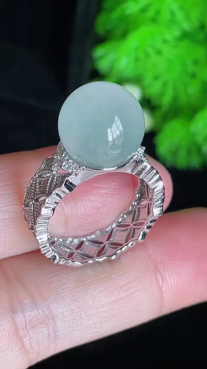18k镶冰种转运珠戒指
尺寸裸石12mm，圈口15，i21k（纯自然光实拍）