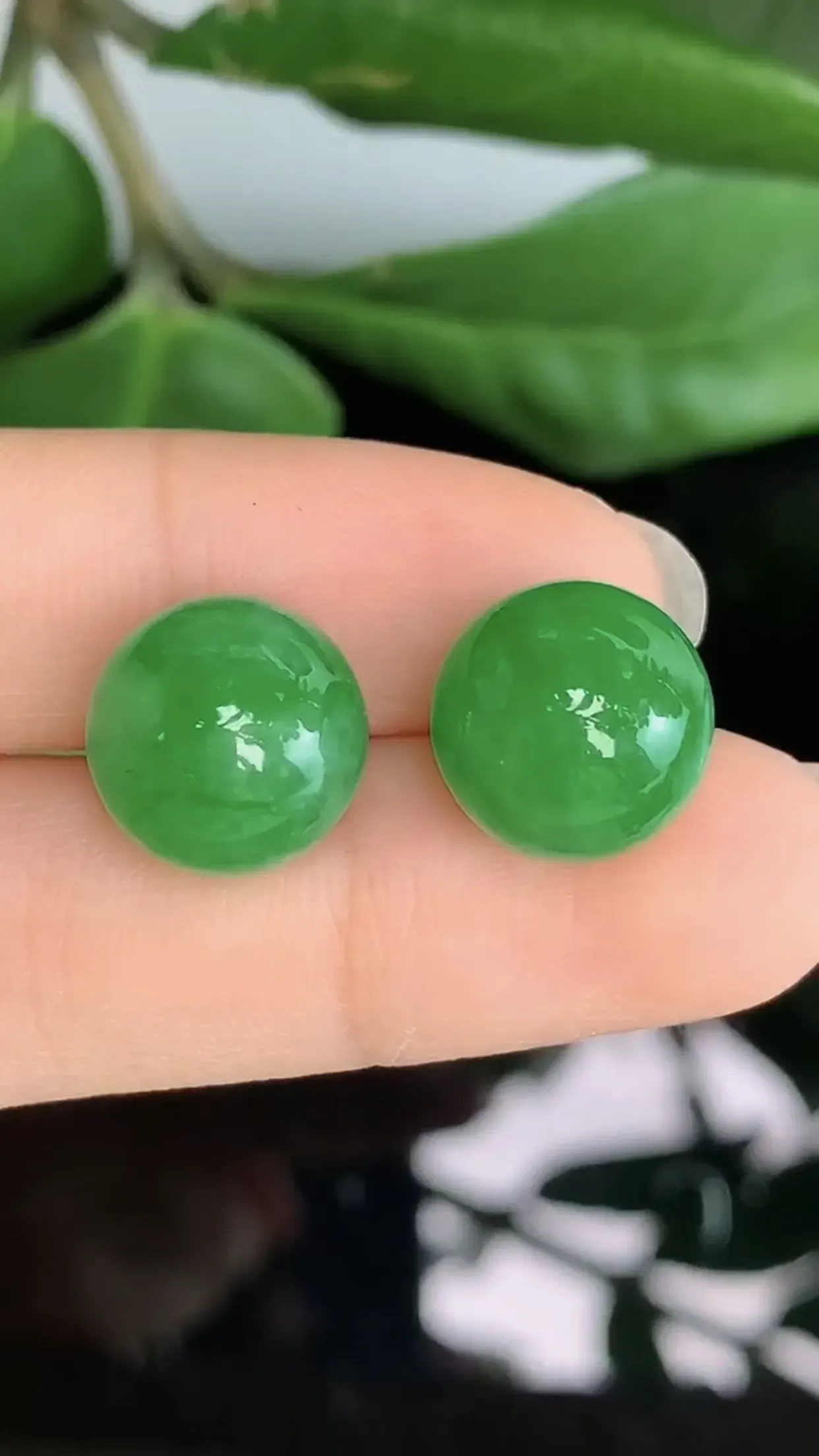 天然A货翡翠冰糯种飘绿胶感圆珠玉坠一对 尺寸取一12.6mm
