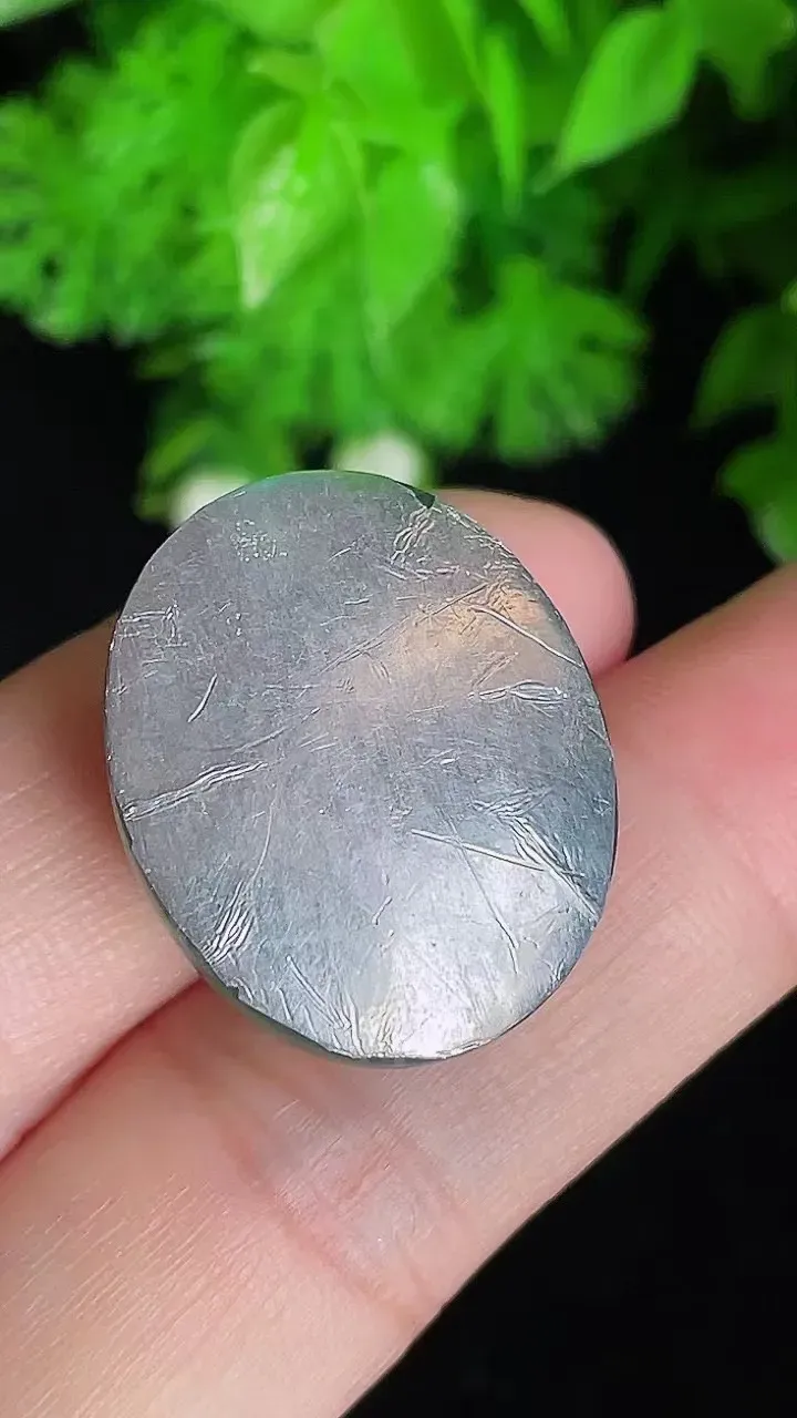 冰绿大蛋面
24.7/20.2/11.4mm，i19uhk（纯自然光实拍）