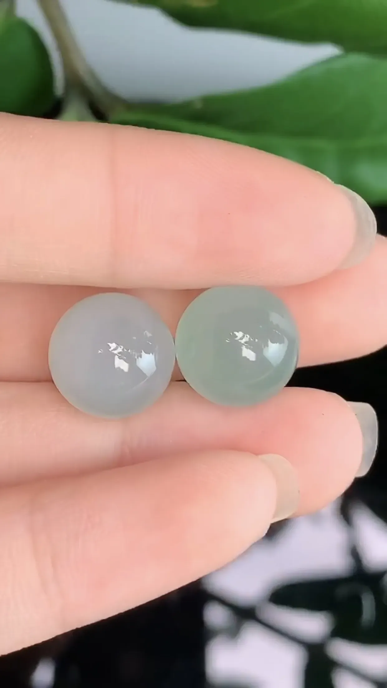 天然A货翡翠冰润浅绿全胶感单珠圆珠一对 尺寸取一12.2mm